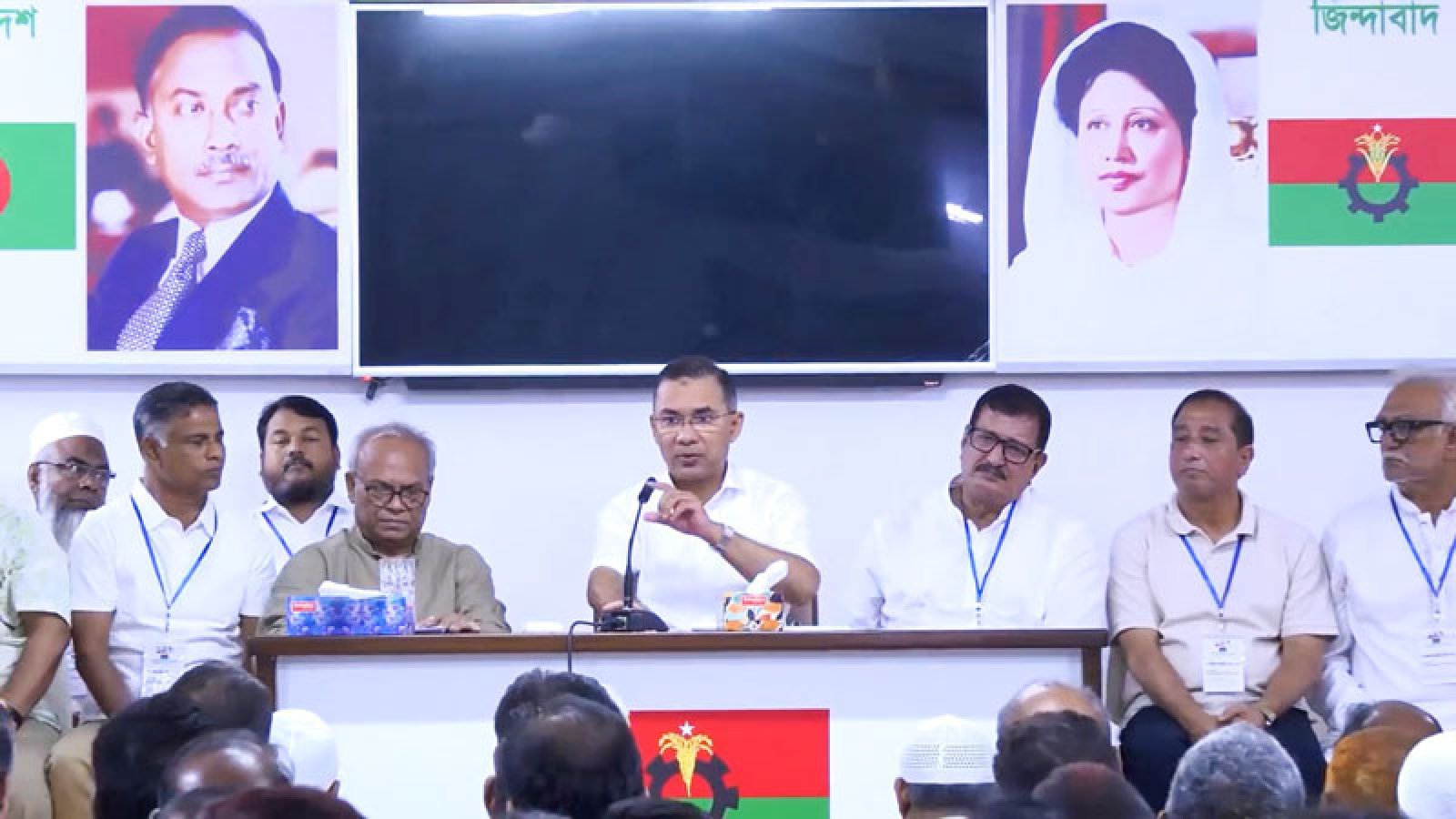 রাজশাহী জেলা ও মহানগর বিএনপি নেতাদের সঙ্গে প্রধানমন্ত্রীর বৈঠক
