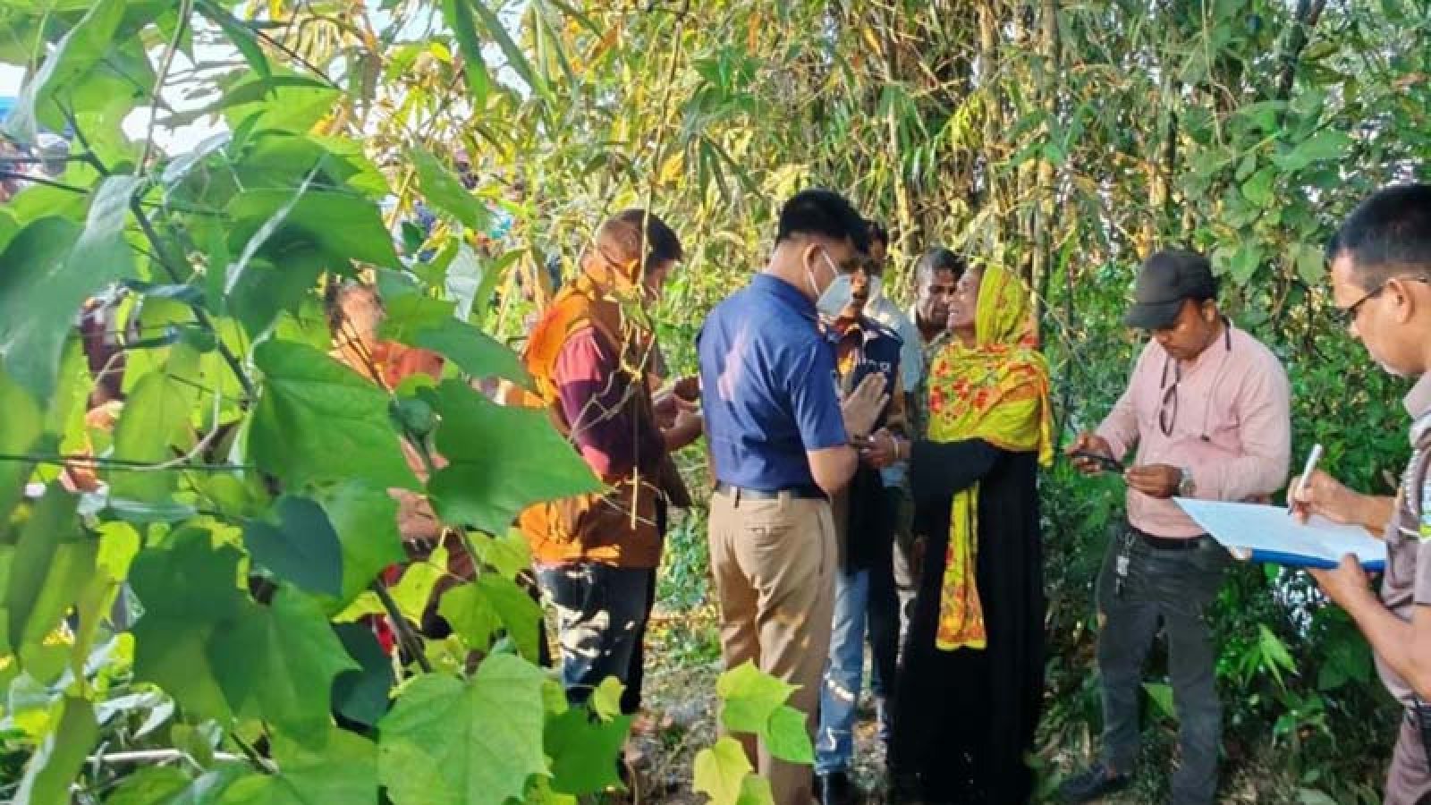 রেললাইনের পাশে গার্মেন্টস কর্মকর্তার, জঙ্গলে হাত-পা বাঁধা চালকের লাশ