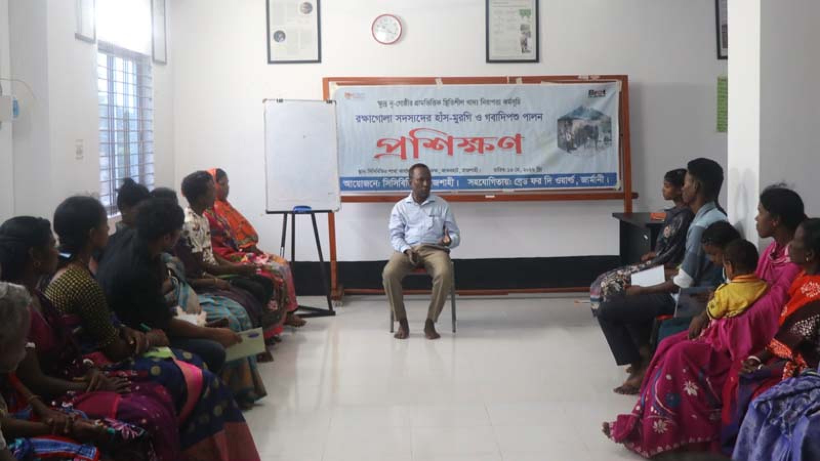 গোদাগাড়ীতে হাঁস-মুরগি ও গবাদিপশু পালন প্রশিক্ষণ অনুষ্ঠিত