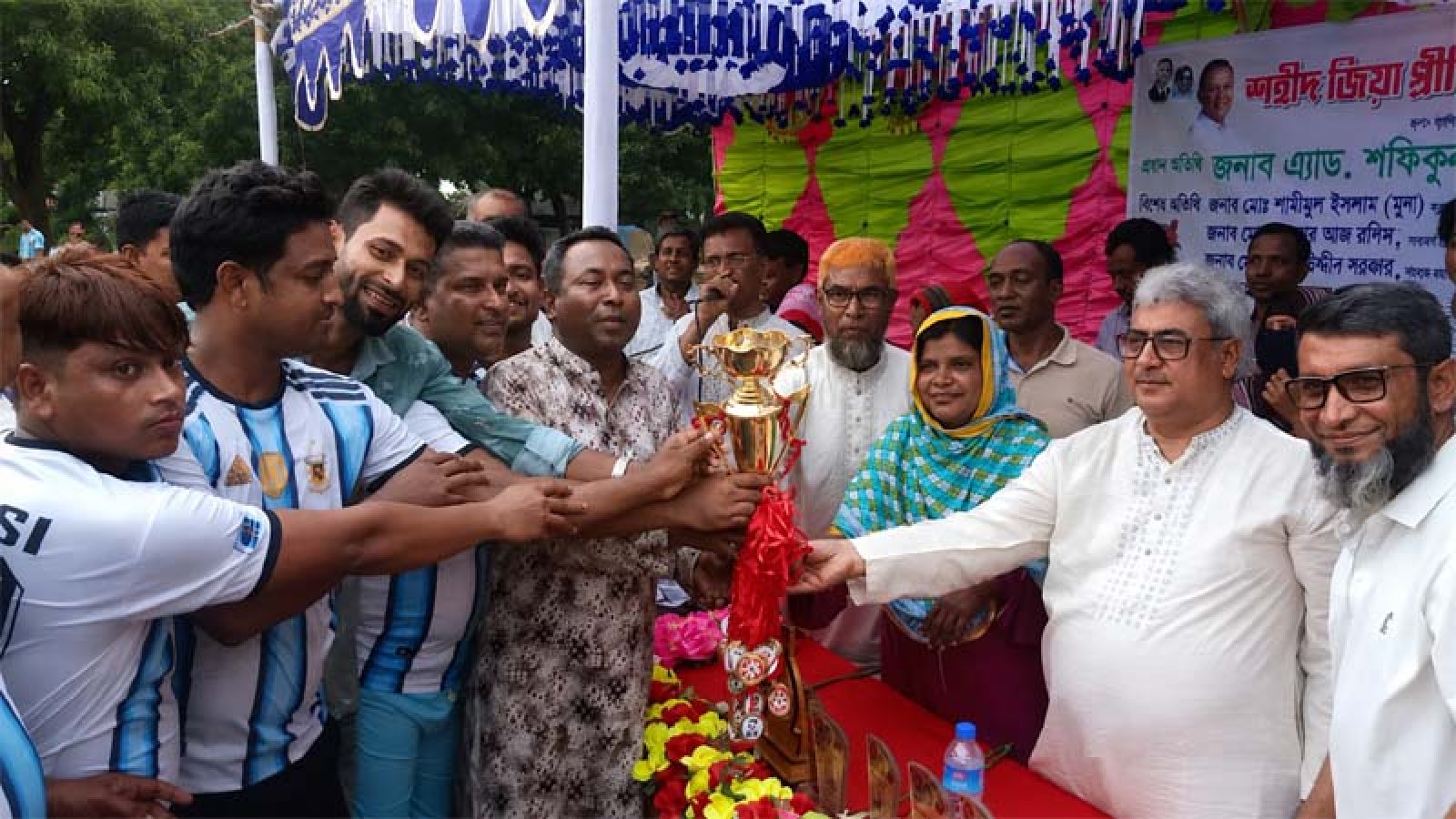 মোহনপুরে শহীদ জিয়া প্রীতি ফুটবল টুর্নামেন্ট অনুষ্ঠিত