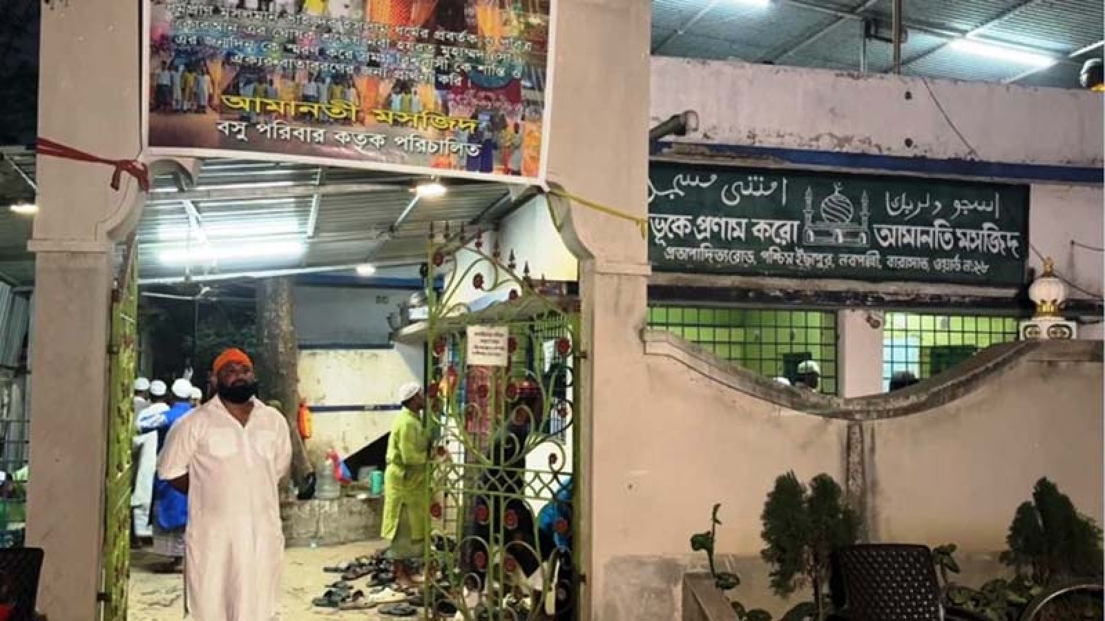 হিন্দু বাড়িতেই মসজিদ, ১৬ বছর ধরে রোজা রাখেন পার্থসারথি বোস