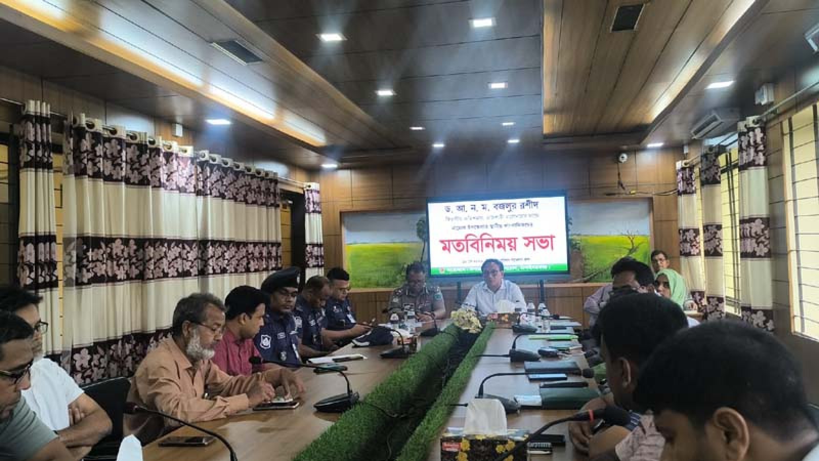 নাচোলে বিভাগীয় কমিশনারের মতবিনিময় সভা