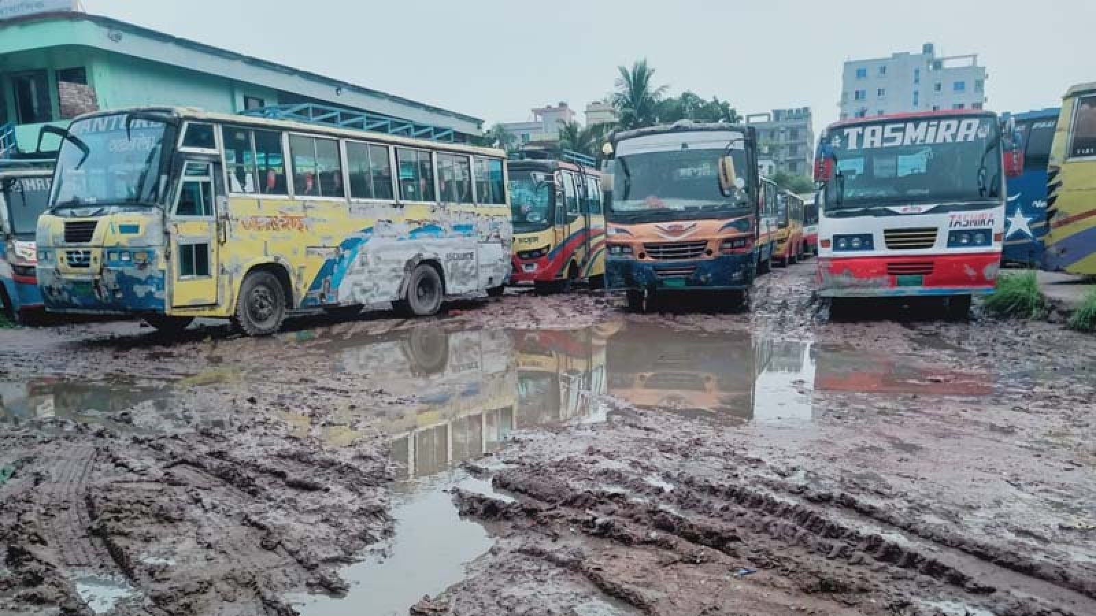 অবকাঠামো উন্নয়নের বেড়াজালে থেমে আছে স্থানান্তরের কাজ