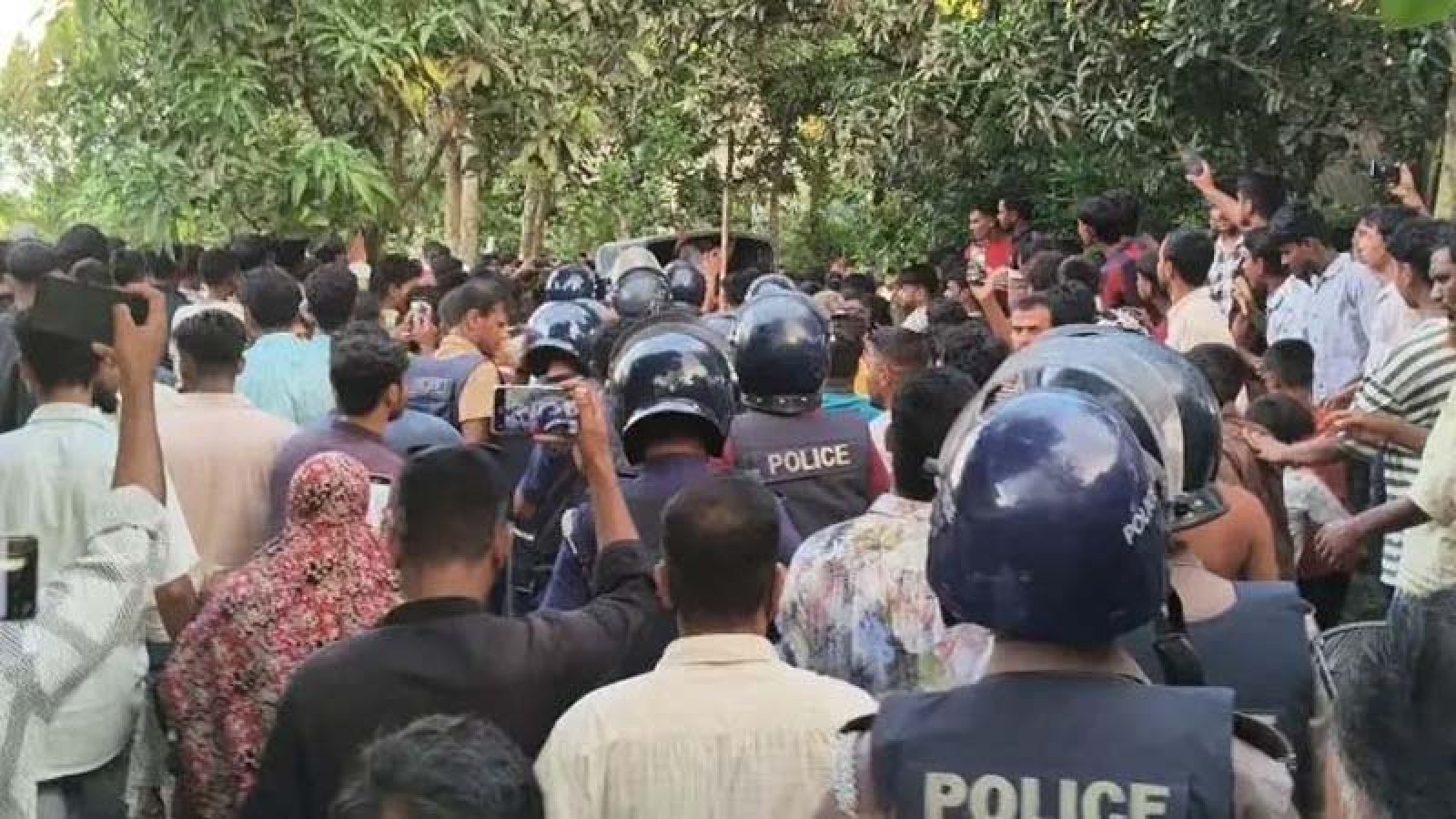 ৬ বছরের শিশুকে ধর্ষণের পর হত্যা, দরজা ভেঙে মা দেখলেন নিথর দেহ