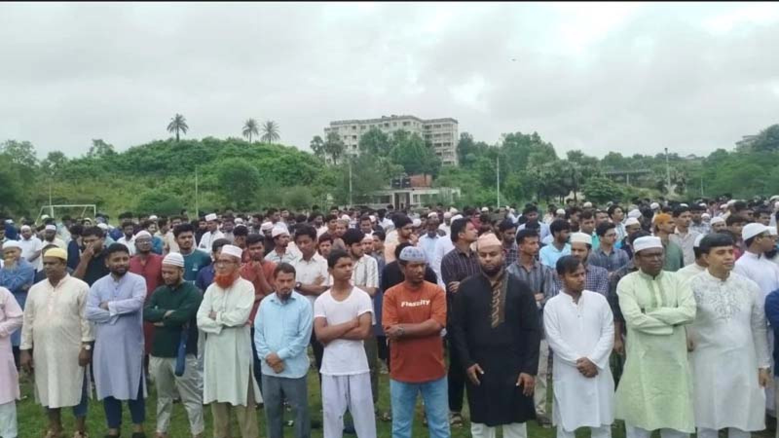 কুমিল্লা বিশ্ববিদ্যালয়ে অপ্রতিমের জানাজা, যা বললেন বাবা