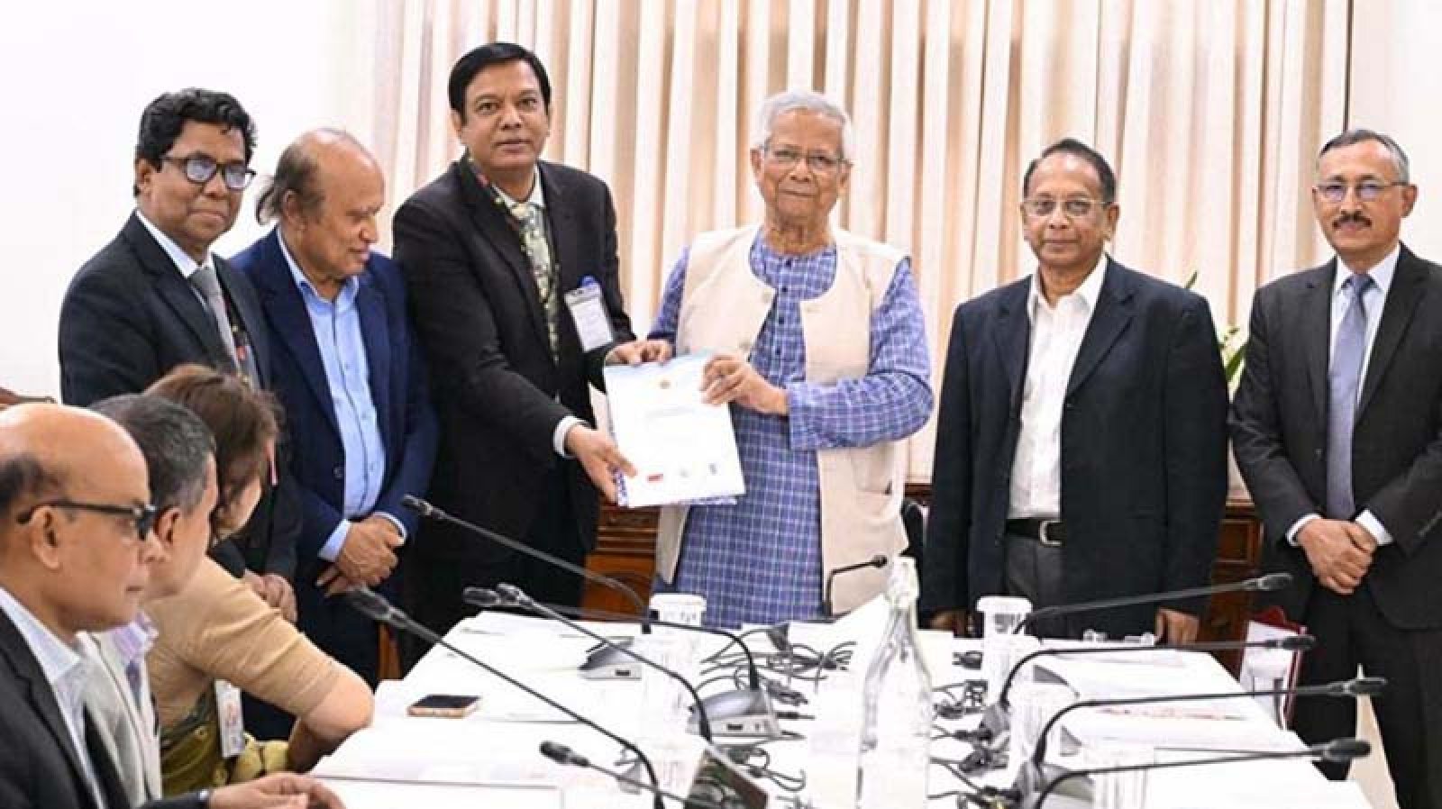 গৎবাঁধা নয়, প্রশিক্ষণ হতে হবে সমস্যা সমাধানের: প্রধান উপদেষ্টা