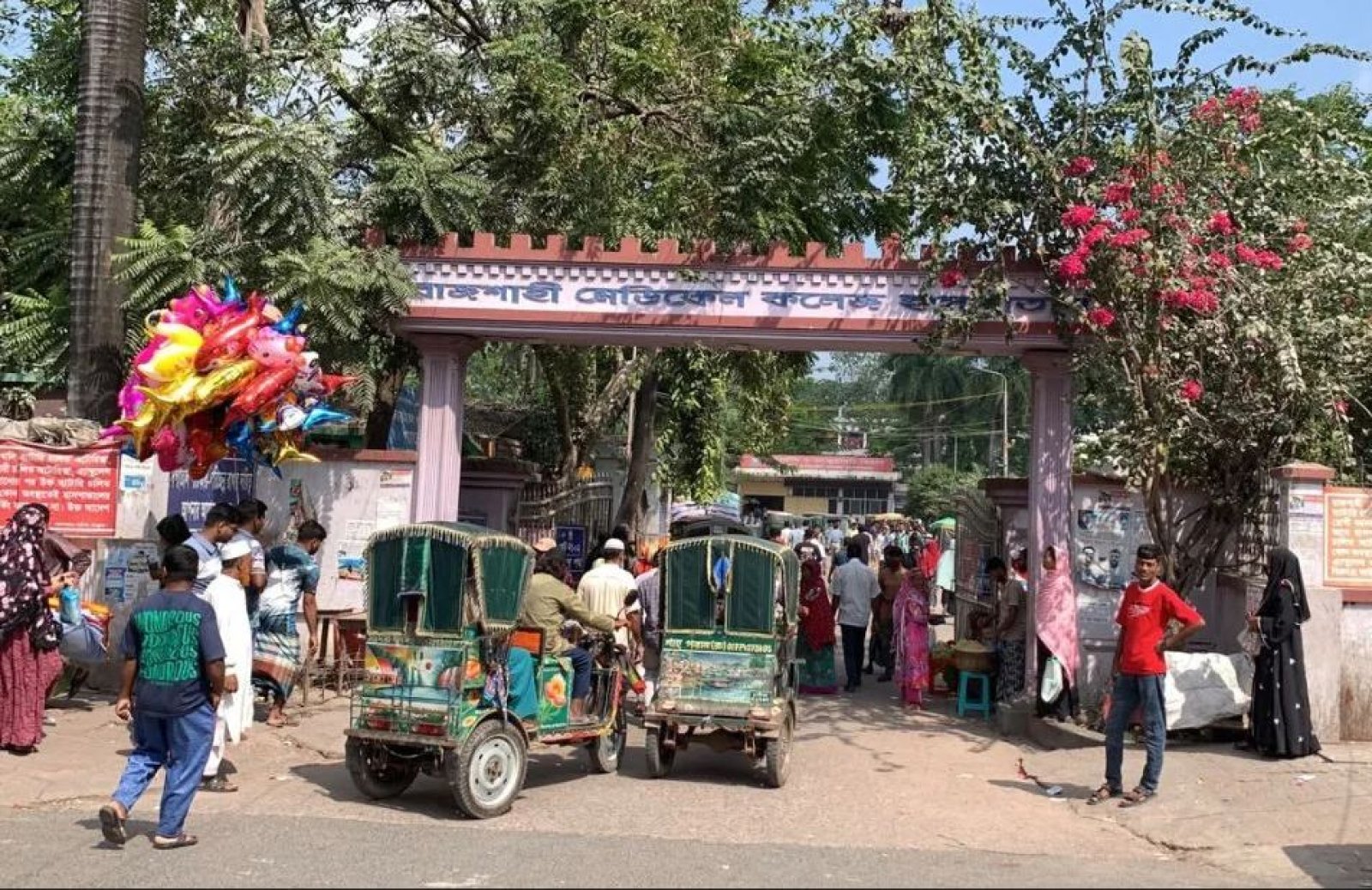 প্রশাসনের আশ্বাসে রামেক হাসপাতালের ইন্টার্ন চিকিৎসকদের কর্মবিরতি স্থগিত