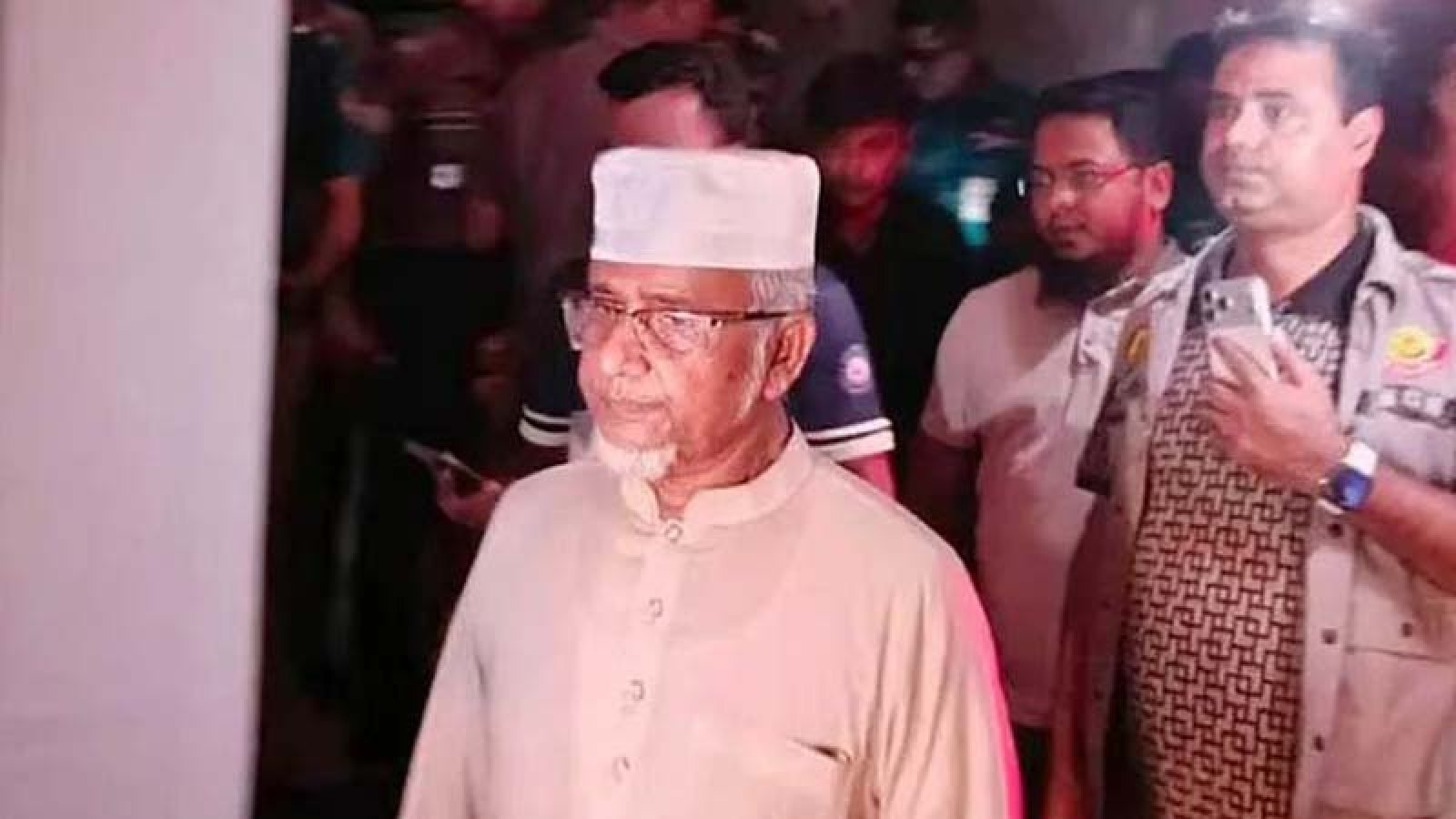 আত্মহত্যায় প্ররোচনা: হেফাজতে গাজী নজরুল, স্ত্রী মাকসুদা গ্রেপ্তার