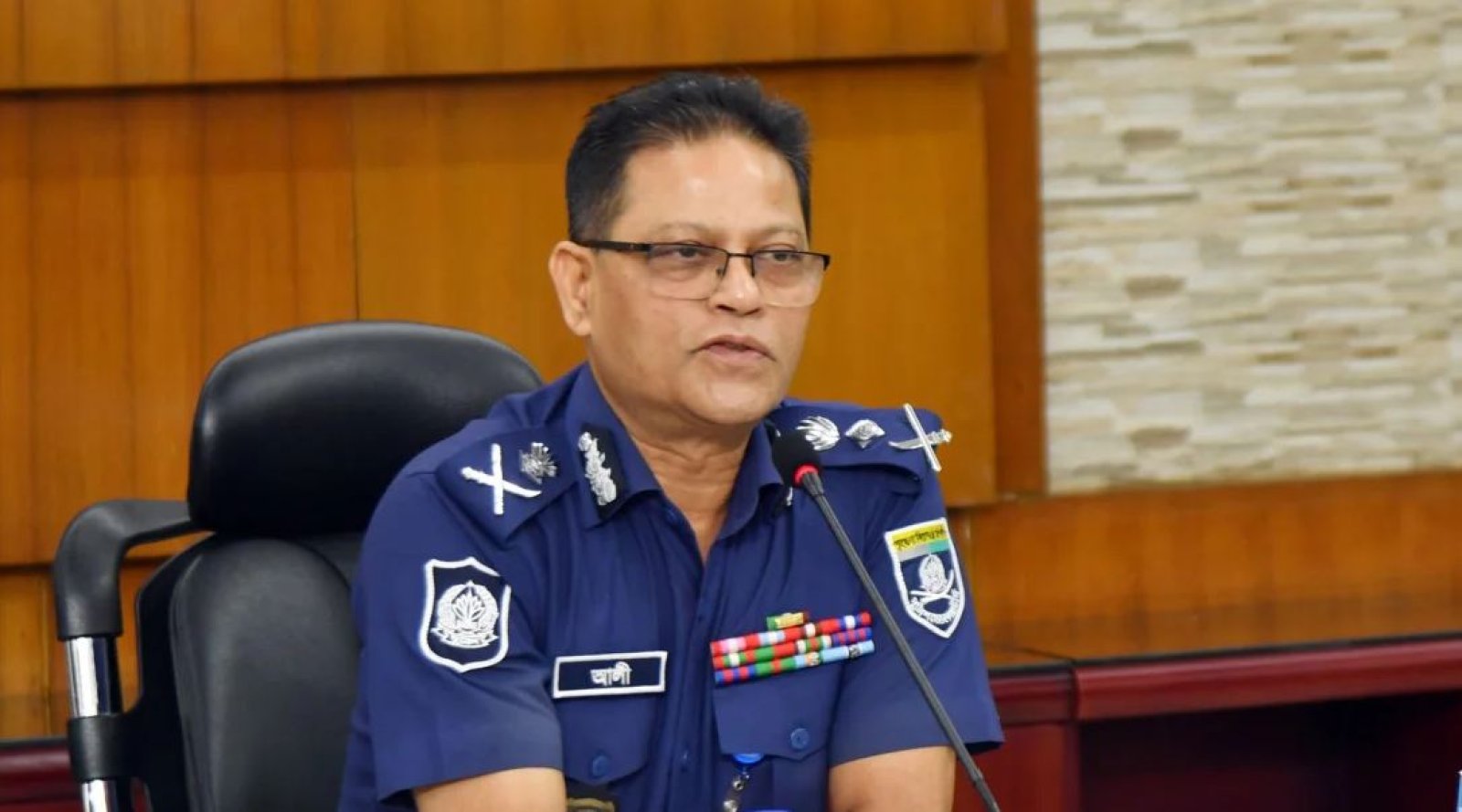 সরকার অনুমোদন দিলে প্রয়োজনে ক্রসফায়ার করতে পিছপা হবে না পুলিশ: আইজিপি