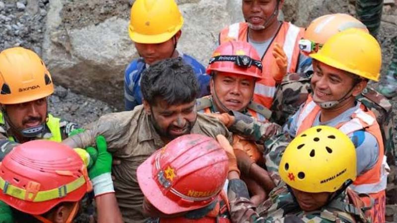 নেপালে বন্যার ৯ দিন পর সুড়ঙ্গ থেকে জীবিত উদ্ধার ২ শ্রমিক