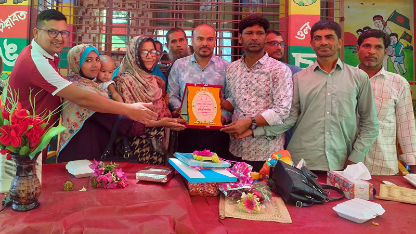 বড়াইগ্রামের আদগ্রাম সর. প্রা. বিদ্যালয়ের প্রধান শিক্ষকের বিদায় সংবর্ধনা