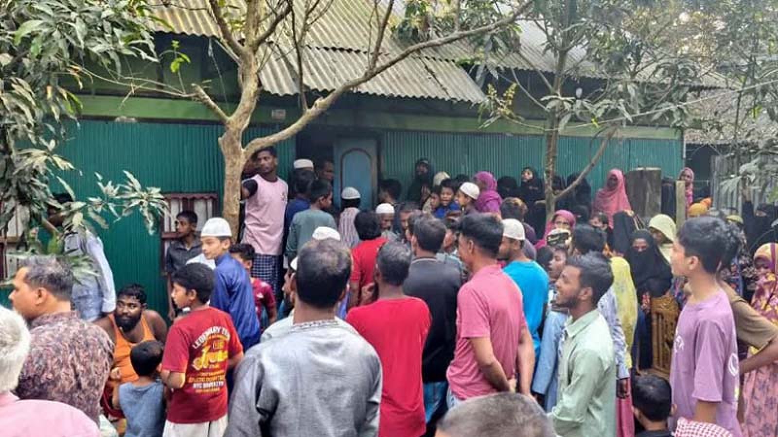 কুমিল্লায় বাড়ির দুই ঘরে মা ও মেয়ের ঝুলন্ত লাশ