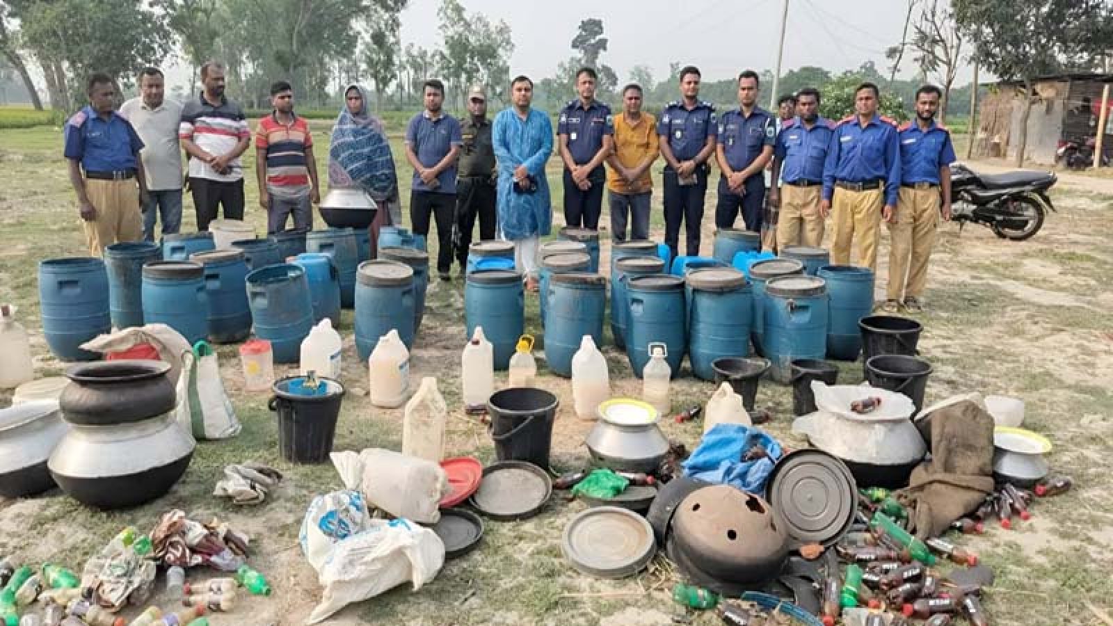 ধামইরহাটে ধান খেতে উদ্ধার সাড়ে ৬ হাজার লিটার চোলাইমদ
