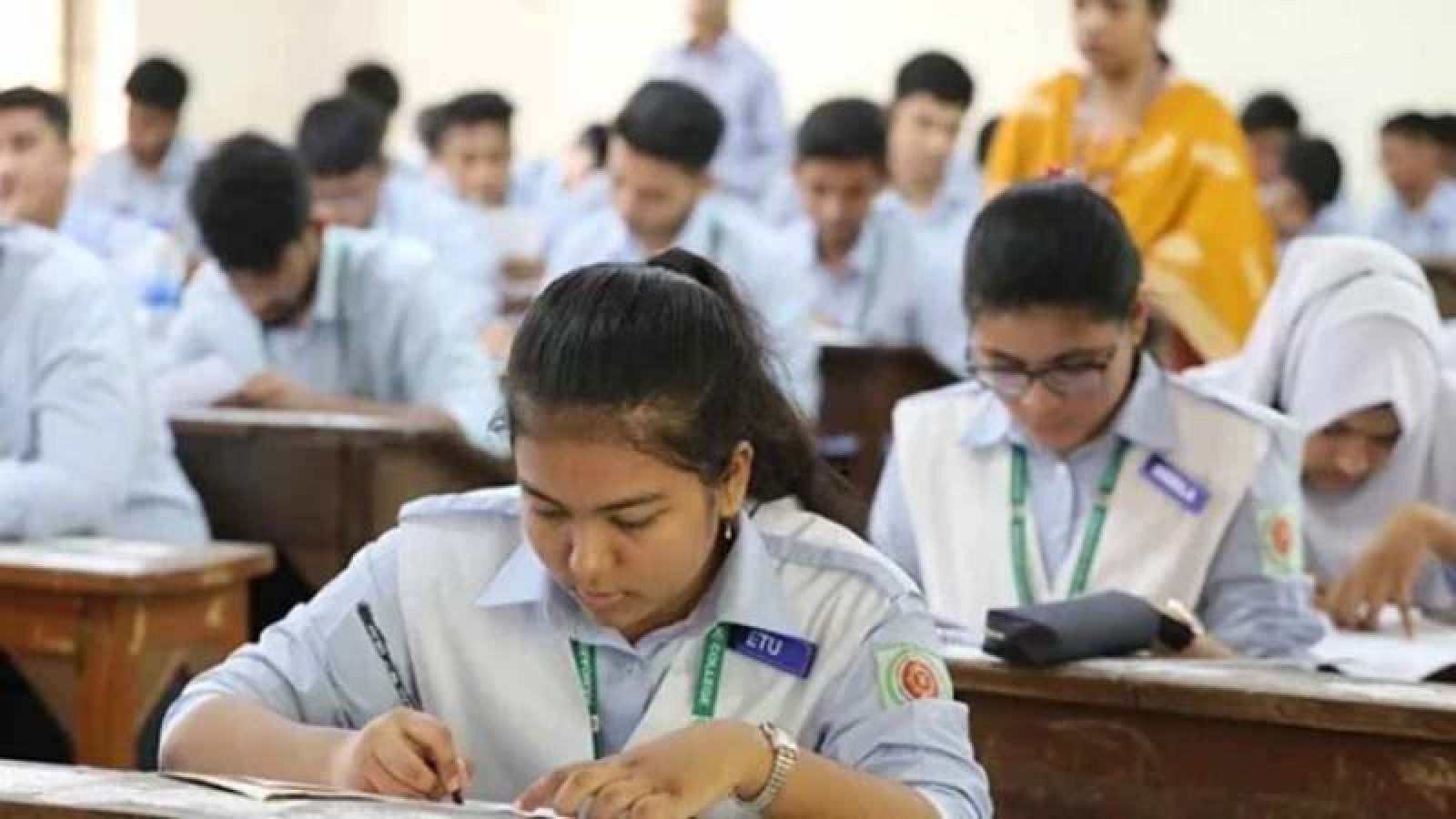 এসএসসি ও এইচএসসি পরীক্ষা ডিসেম্বরে শেষ করতে চায় সরকার