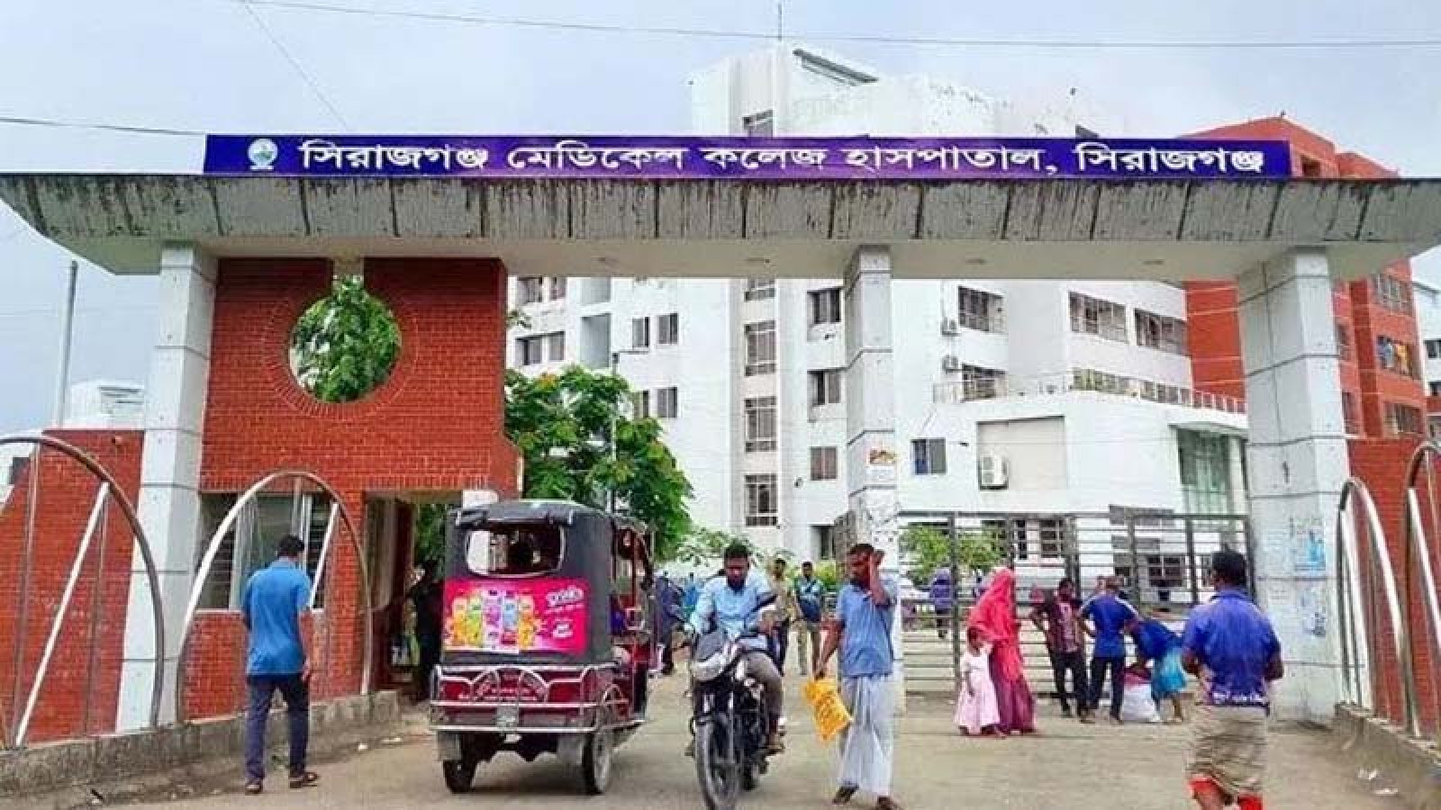 সিরাজগঞ্জে অটোরিকশায় ট্রাকের ধাক্কা, নিহত ২