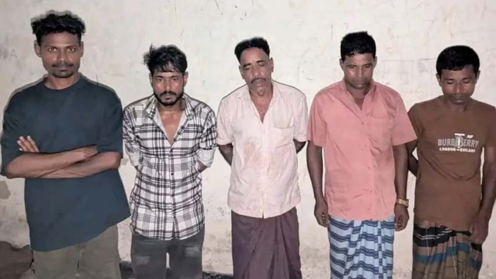 পিকআপে ছিল ৯০০ কেজি ঘোড়ার মাংস, বিক্রি হতো হোটেল-রেস্তোরাঁয়