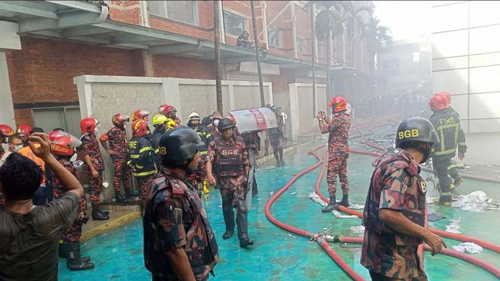 গাজীপুরে ওষুধ কারখানার আগুন ৪ ঘণ্টা পর নিয়ন্ত্রণে