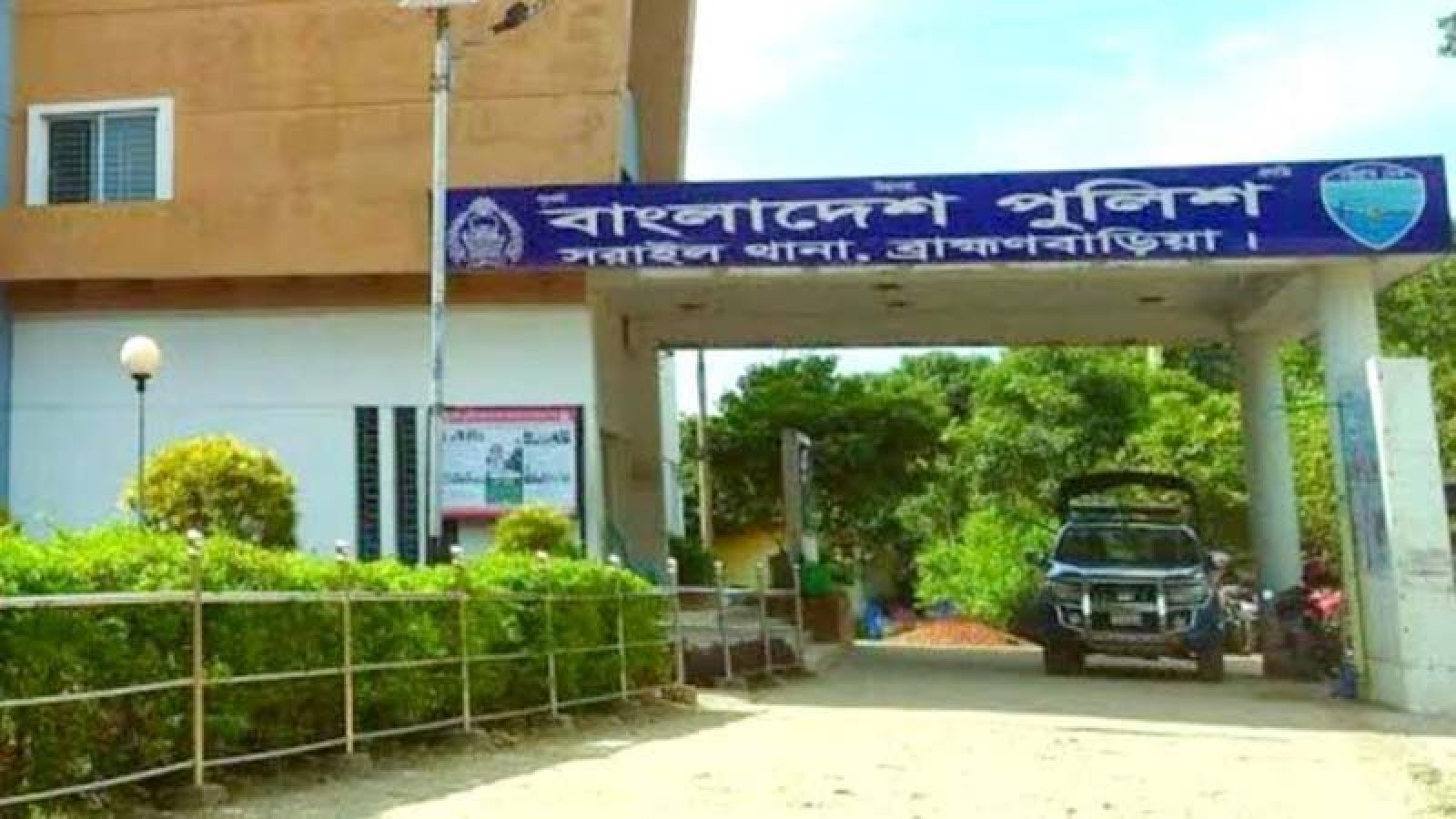 রুমিন ফারহানাকে শহীদ মিনারে বাধা, ১৫০ জনের বিরুদ্ধে মামলা