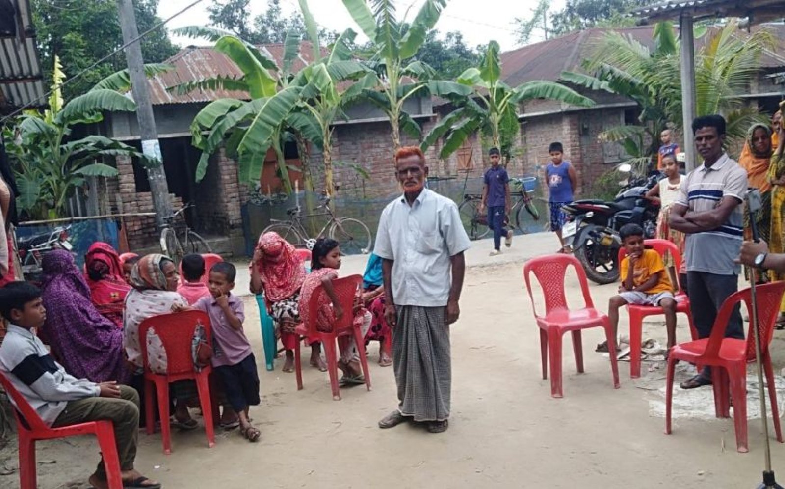 নাটোরে কুকুরকে লক্ষ্য করে নাতির ছোড়া হাসুয়া দাদির পেটে, ১০ দিন পর মৃত্যু