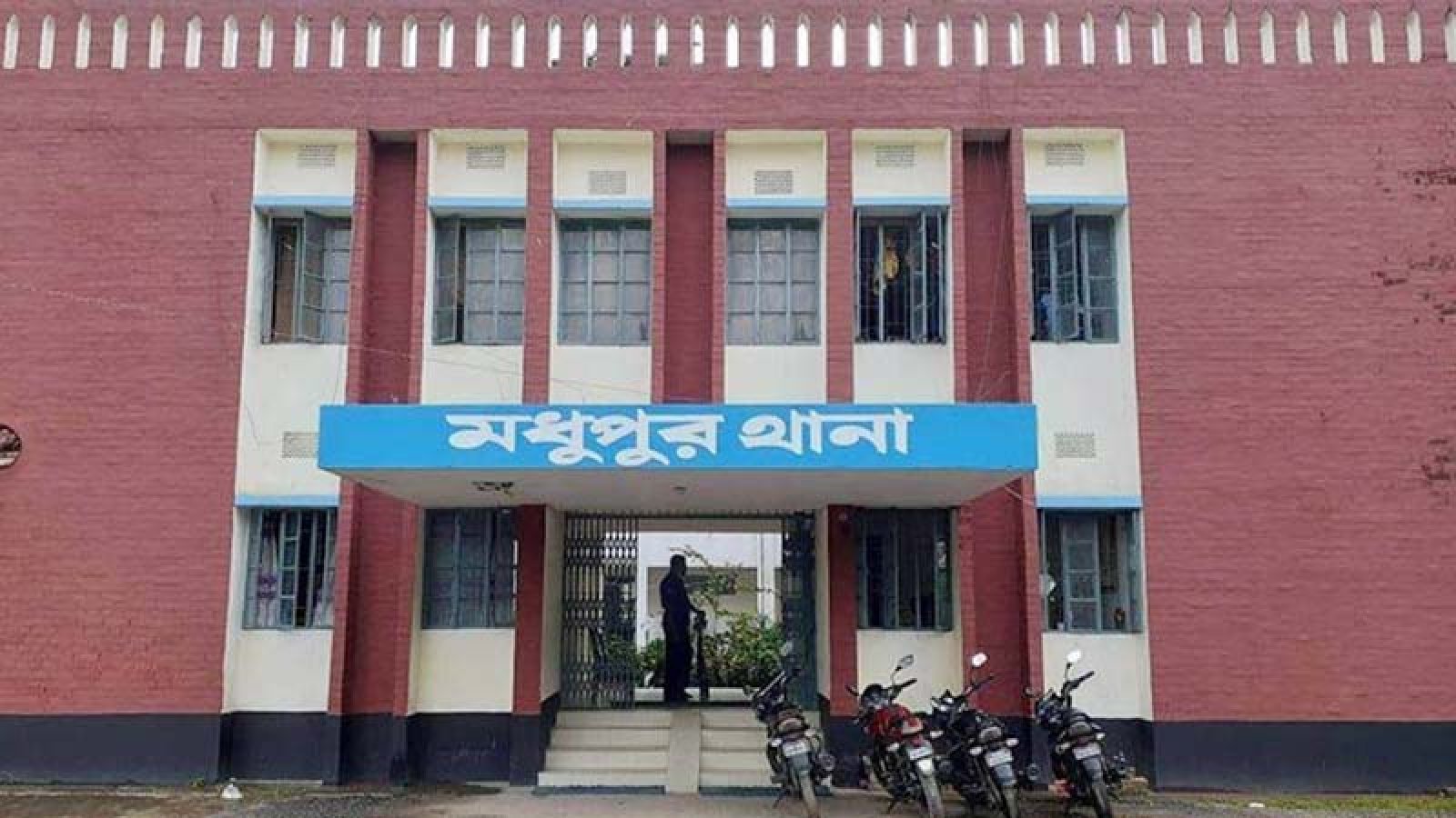 ছাগল তুলতে গিয়ে বাবা-ছেলেসহ একে একে  ৪ জন নিহত