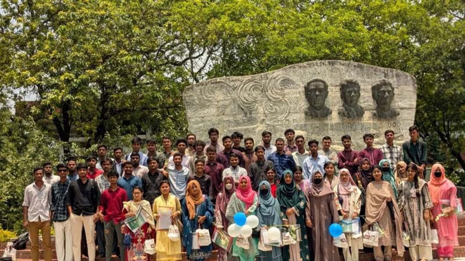 নবীন শিক্ষার্থীদের পদচারণায় মুখর রাবি ক্যাম্পাস