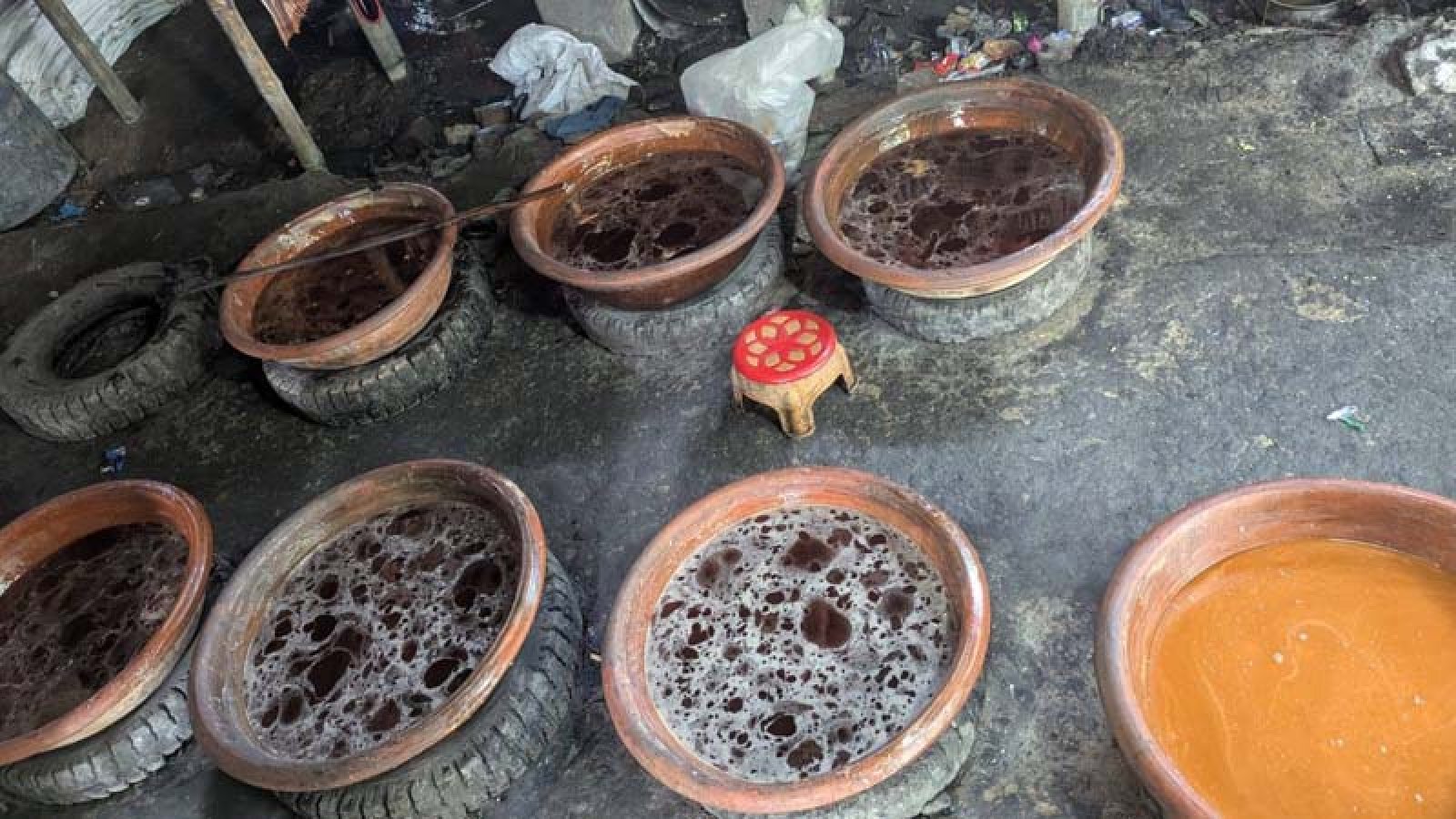 দুই দিনে বাঘায় ভেজাল গুড়ের ৪ কারখানায় অভিযান, ধ্বংস ৫৫ মণ গুড়