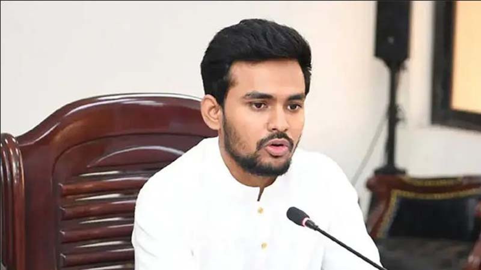 লোভ-ভয় দেখিয়ে পরিচালকদের পদত্যাগ করানো হচ্ছে: আসিফ মাহমুদ