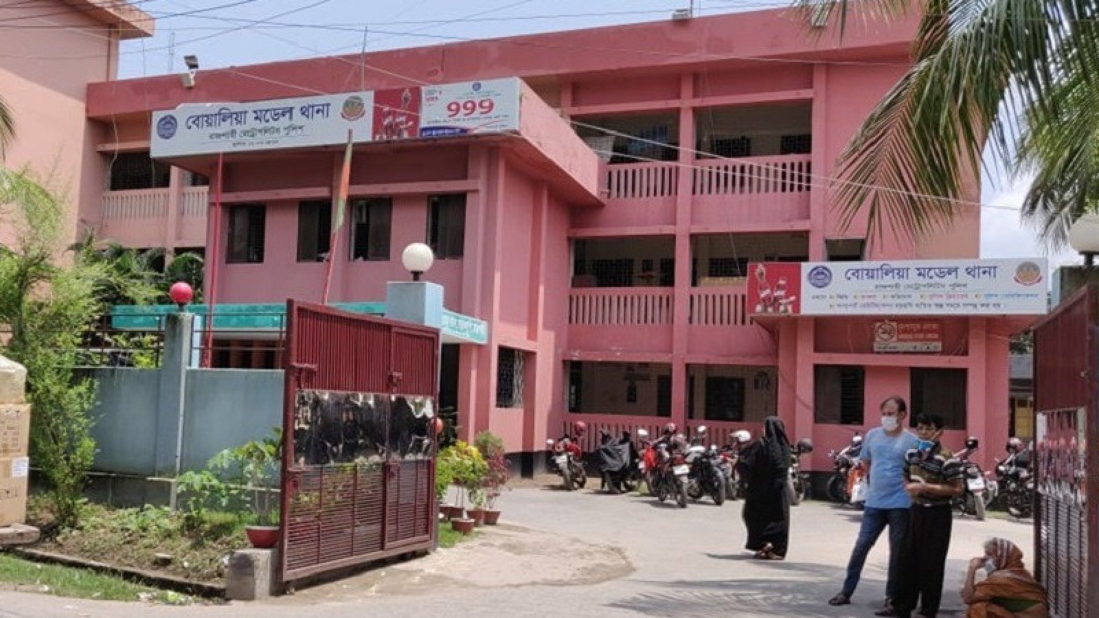 শিক্ষার্থীকে ফ্ল্যাটে নিয়ে গেলেন তরুণী, ‘কট দেখিয়ে’ ১ লাখ টাকা দাবি