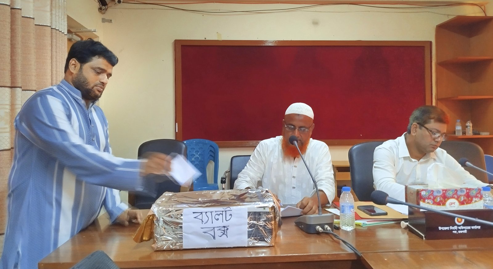 ভারপ্রাপ্ত চেয়ারম্যানের দায়িত্ব নিয়ে জটিলতা, হড়গ্রাম ইউপিতে অনাস্থা ভোট