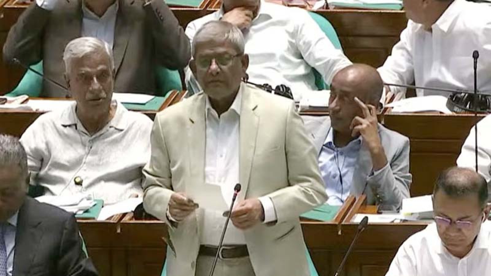বিরোধী দলের এমপিদের ২০ কোটি টাকা বরাদ্দের কথা জানালেন ফখরুল