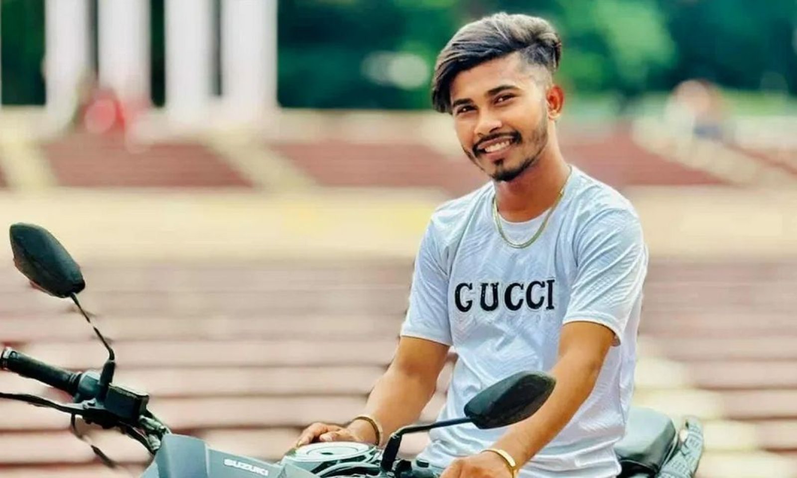 শহীদ মিনারে পূর্ব শত্রুতার জেরে গুলিতে ও ছুরিকাঘাতে যুবক নিহত