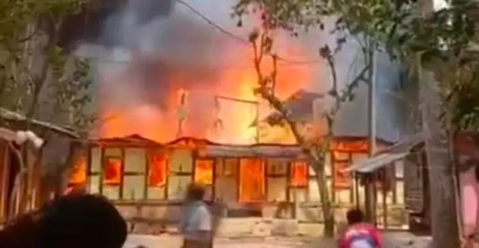 মাদকের টাকার জন্য নিজের বসতঘরে আগুন, যুবক আটক
