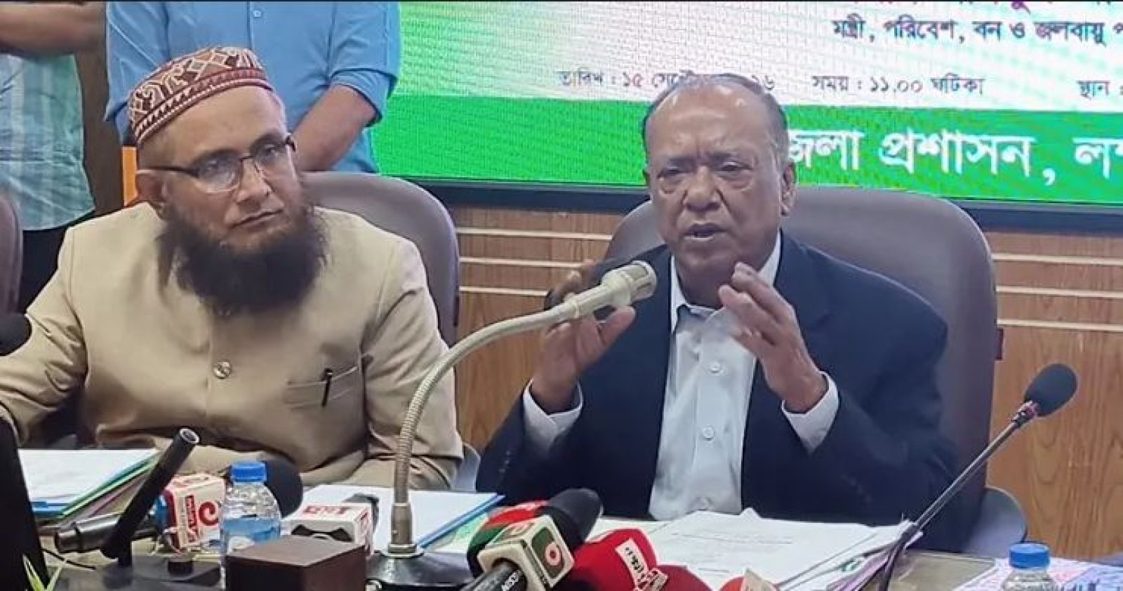 সরকারি চাকরিজীবীদের কাজ হলো- কিছু চুরি কিছু কাজ : পরিবেশ মন্ত্রী