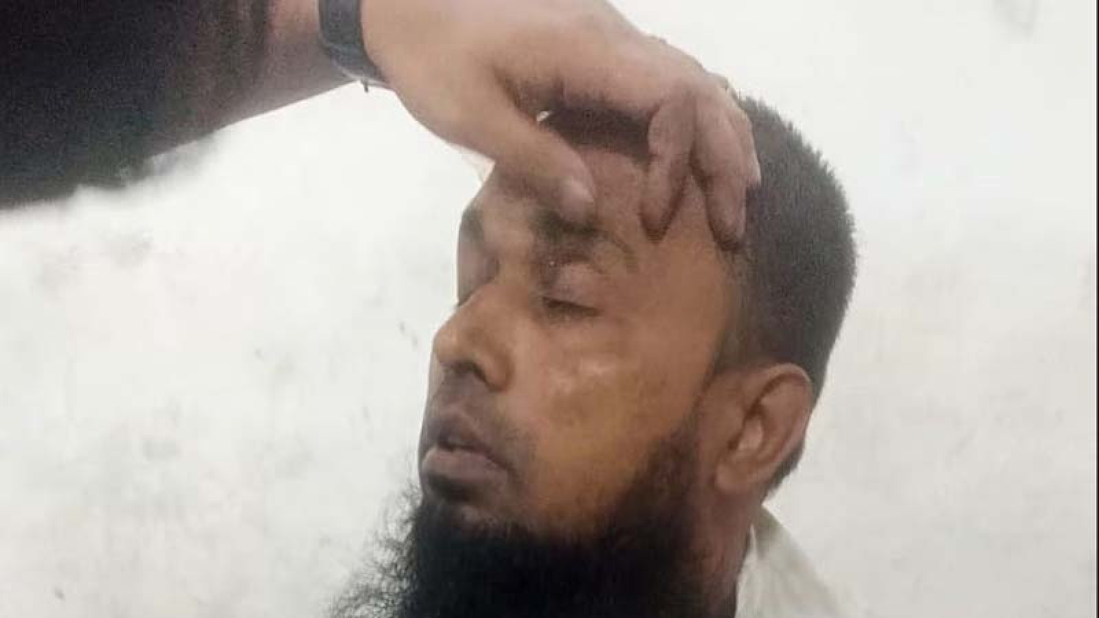 নোয়াখালীতে ছাত্রীকে ধর্ষণের অভিযোগে মাদ্রাসা শিক্ষককে পিটুনি