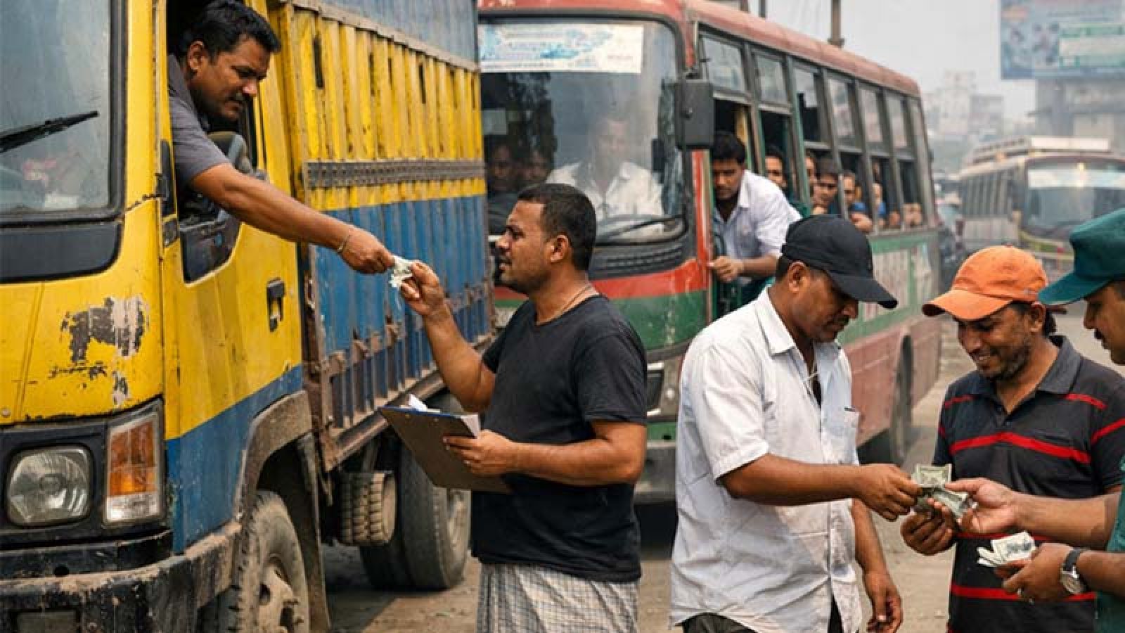 পরিবহন খাতে দিনে ১০০ কোটি টাকার চাঁদা, গাবতলীতে ৬০ লাখ