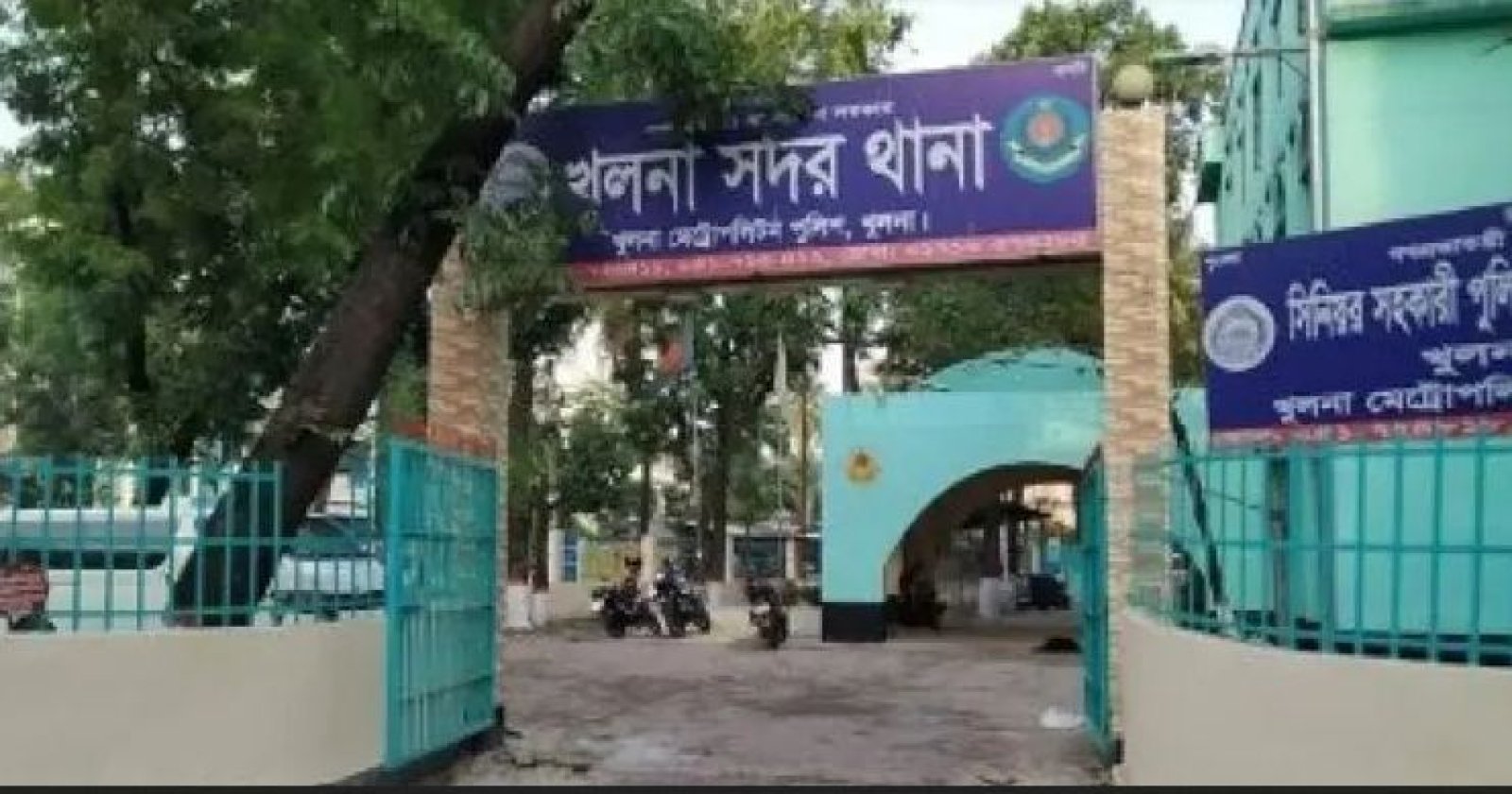 খুলনায় এবার ছিনতাইকারীদের হামলার শিকার পুলিশ পরিদর্শক