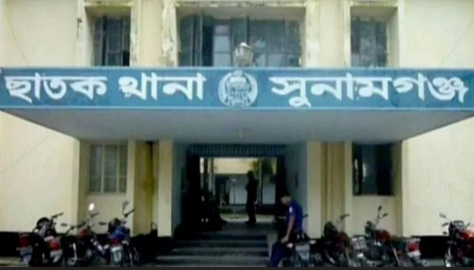 দোকান বন্ধ করে বাড়ি ফেরার পথে ৩ জনকে ছুরিকাঘাত