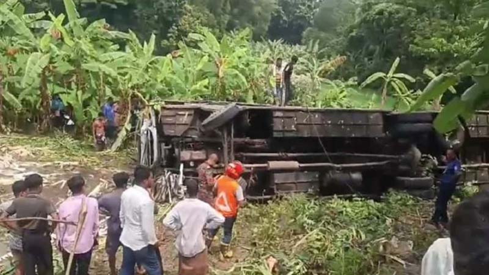 গোপালগঞ্জে যাত্রীবাহী বাস খাদে, নিহত ৩