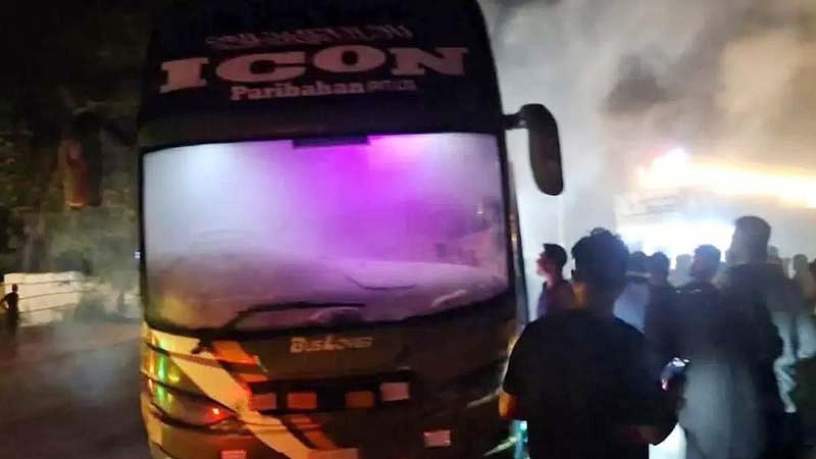 কক্সবাজার থেকে ঢাকাগামী বাসে আগুন, অল্পের জন্য রক্ষা ৩০ পর্যটকের