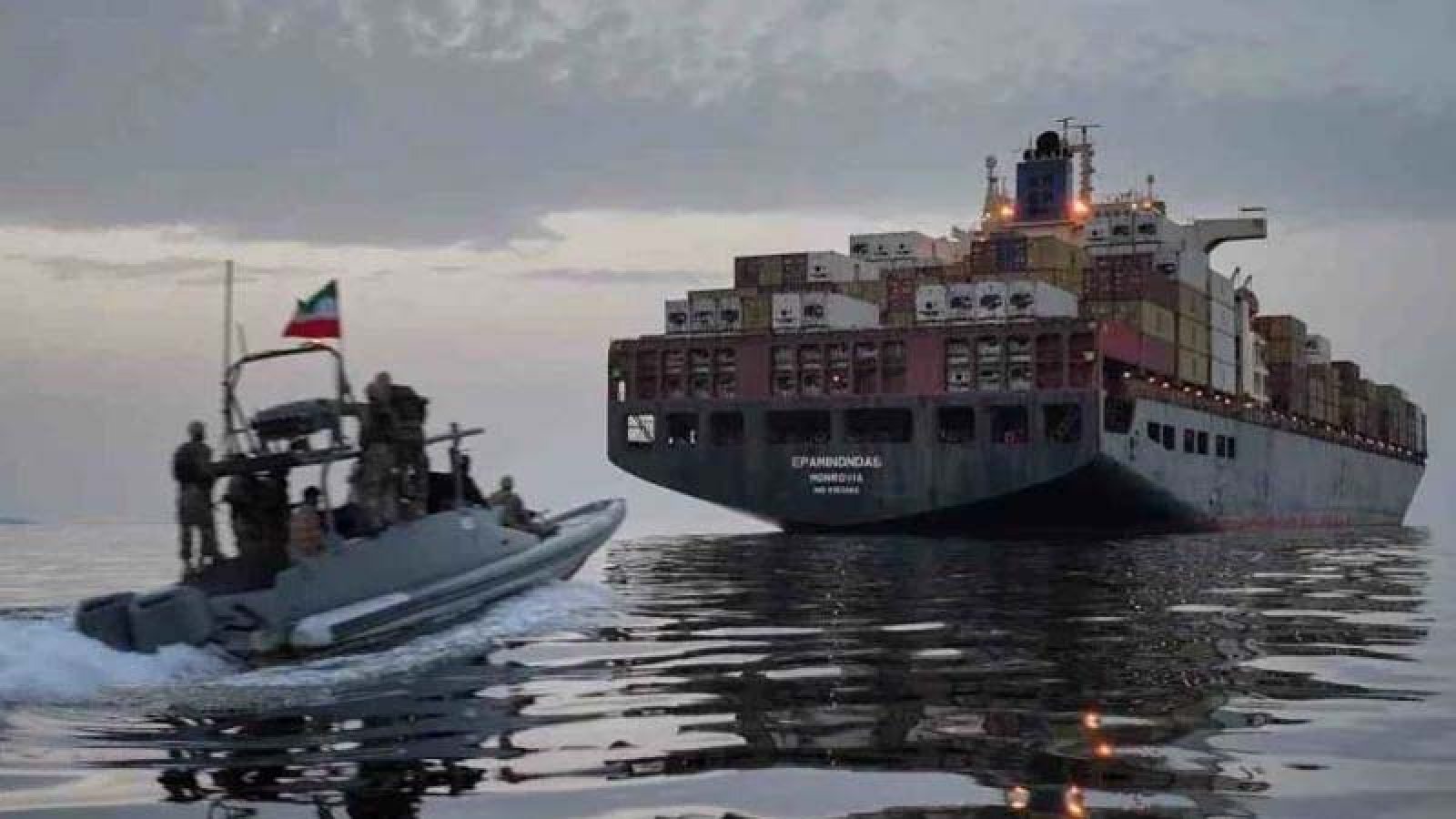 হরমুজে ২ মার্কিন জাহাজ ও ৮ তেলবাহী ট্যাংকারে ইরানের আঘাত