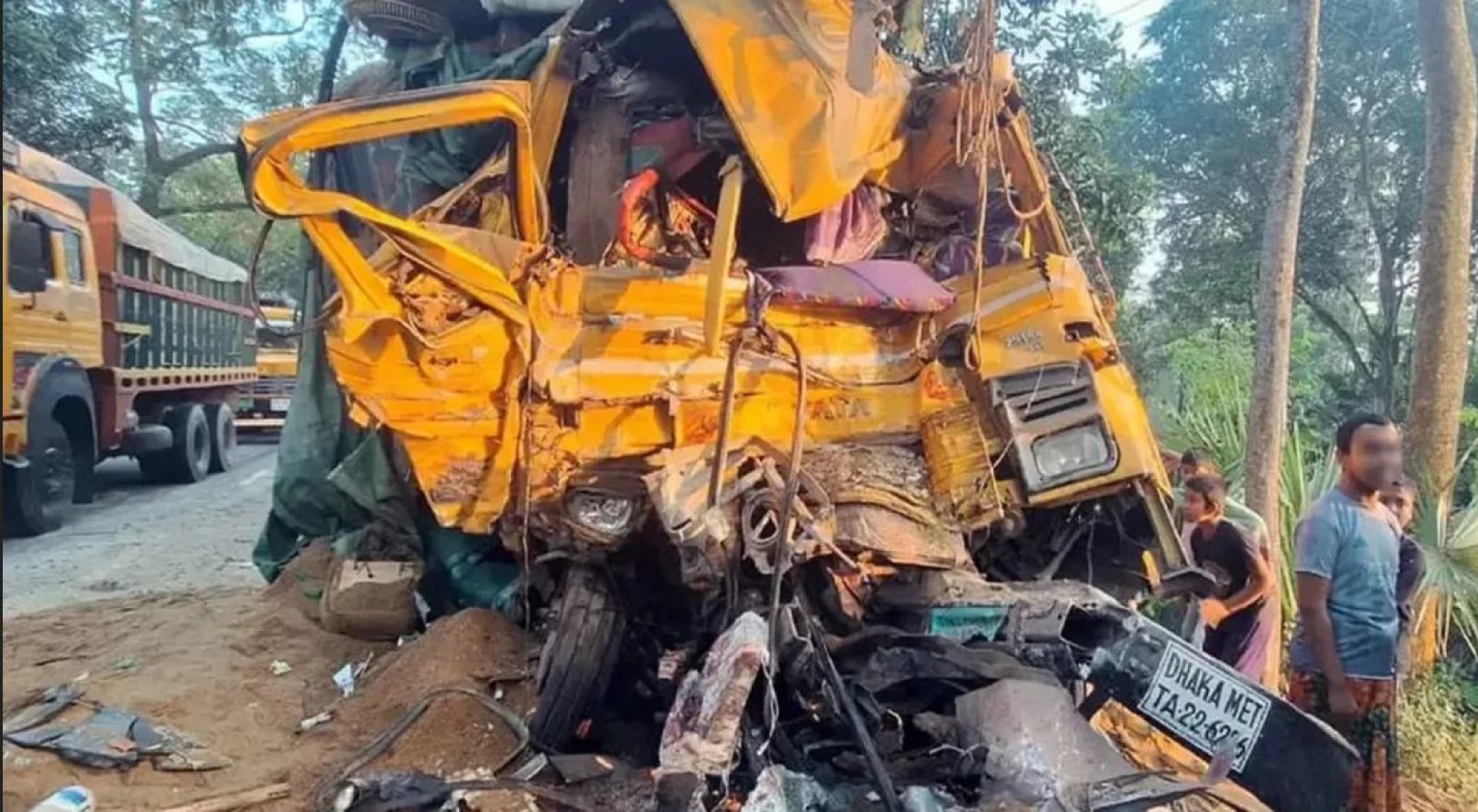 নাটোরে বাস-ট্রাক সংঘর্ষে ১৪ নয়, নিহত ১২: প্রশাসন
