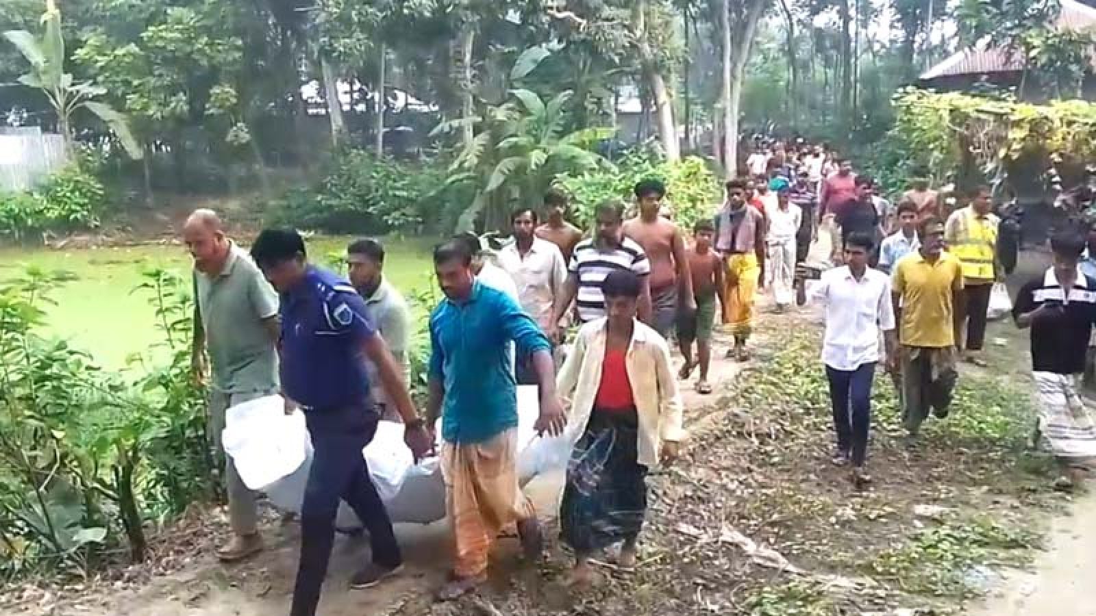 আমিনপুরে নিখোঁজের পরদিন হলুদ খেতে মিলল ব্যবসায়ীর আগুনে ঝলসানো লাশ