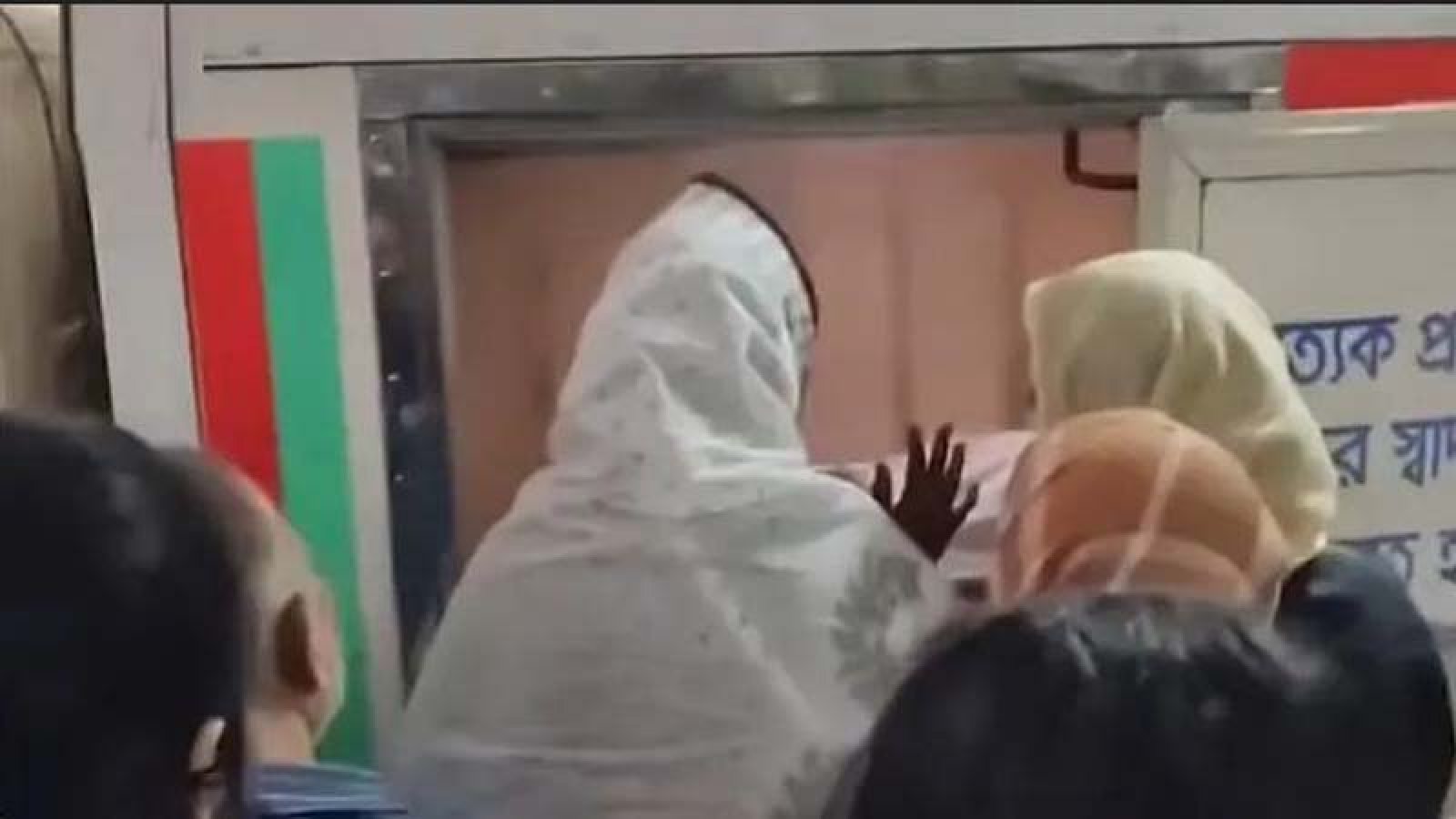 চোখের জলে স্বামীকে শেষ বিদায় জানালেন দীপু মনি