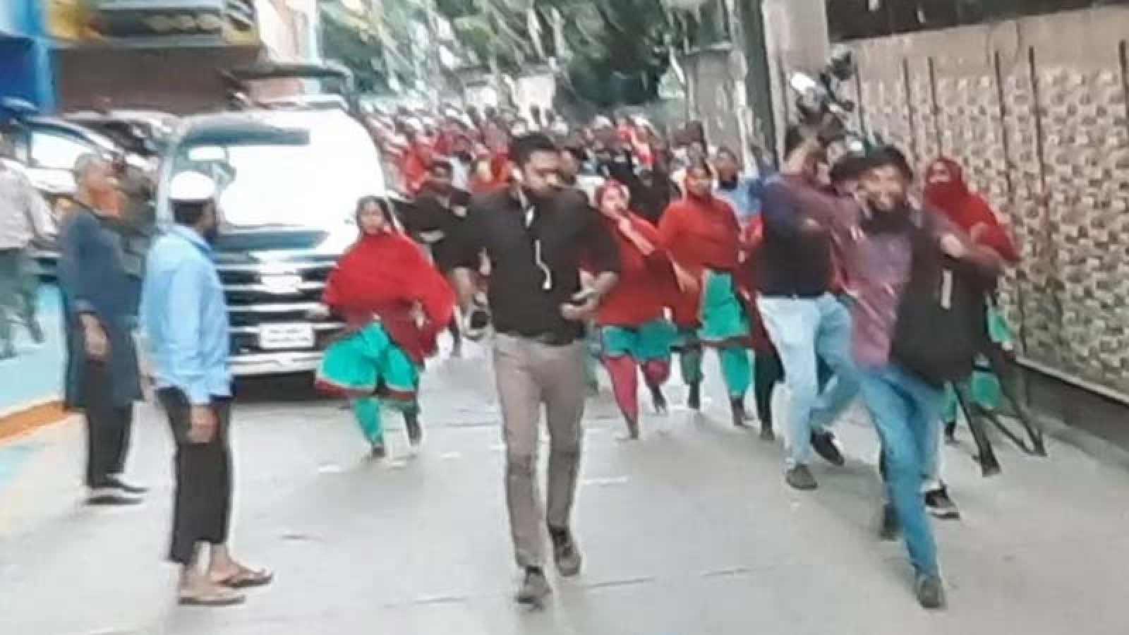 আদ্-দ্বীন হাসপাতালে সাংবাদিকদের ওপর হামলা, আহত কয়েকজন
