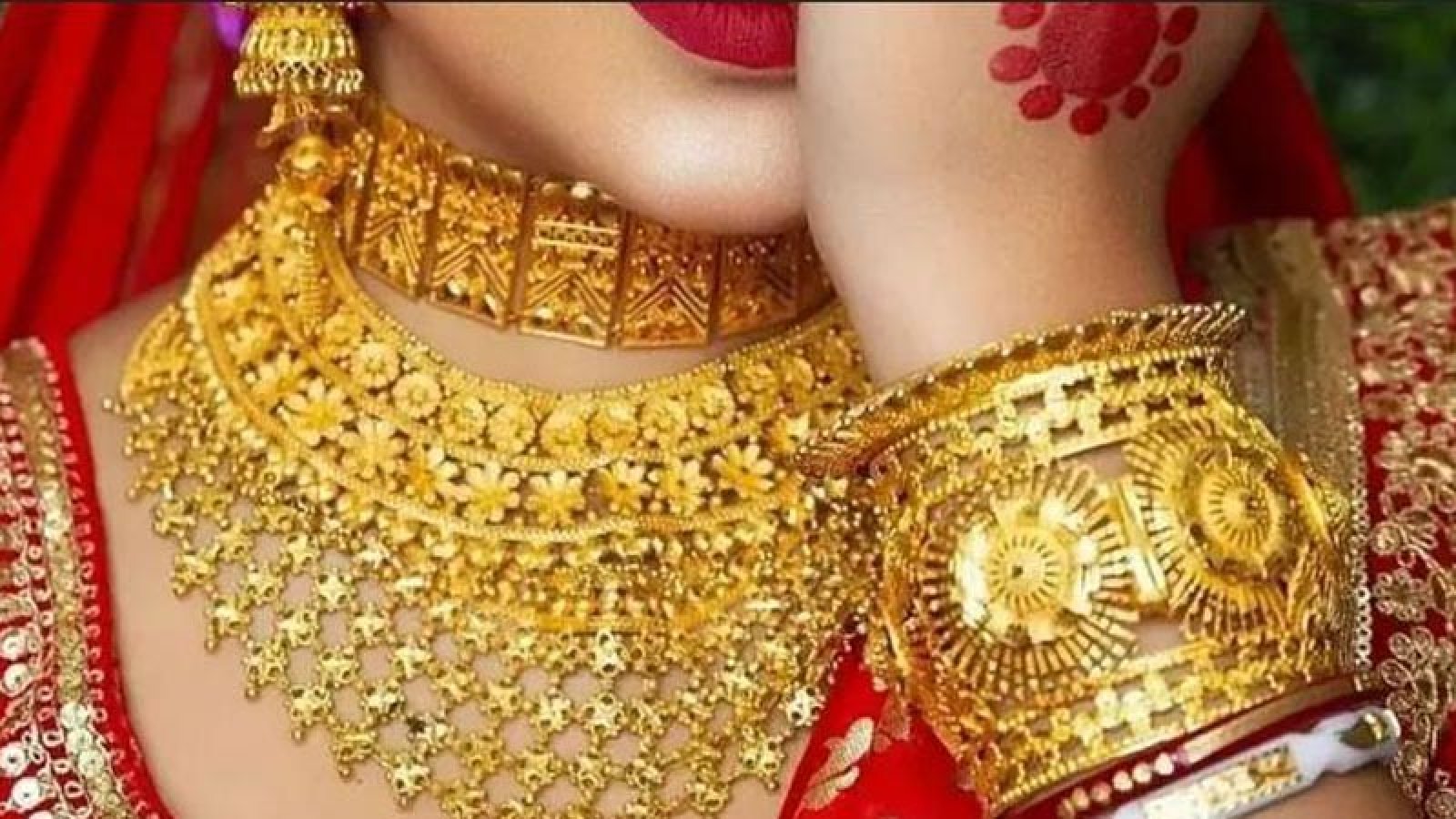 সোনার গহনার দাম আরও কমলো