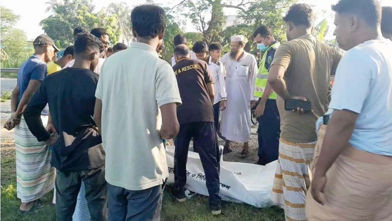 ঈশ্বরদীতে বাস চাপায় প্রাণ গেল মোটরসাইকেল আরোহী এনজিও কর্মীর