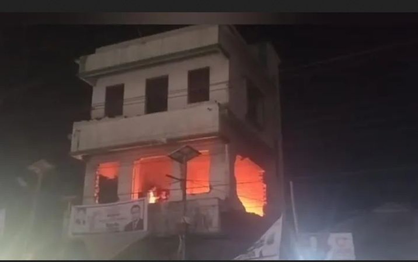ময়মনসিংহে আ.লীগের কার্যালয়ে আগুন, ভাঙচুর