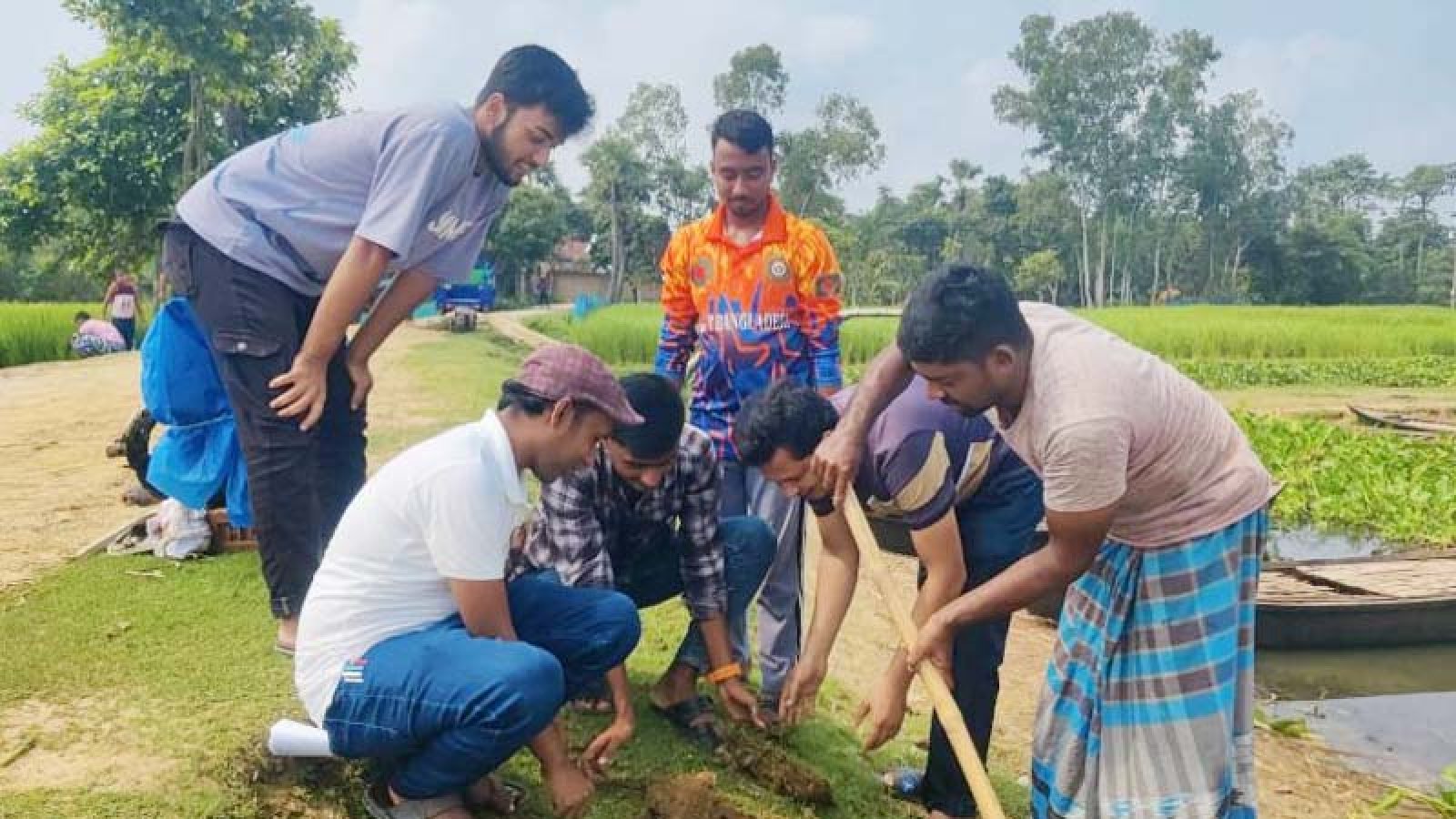 সাপাহারে জবই বিলে তালবীজ রোপণ কর্মসূচি অনুষ্ঠিত