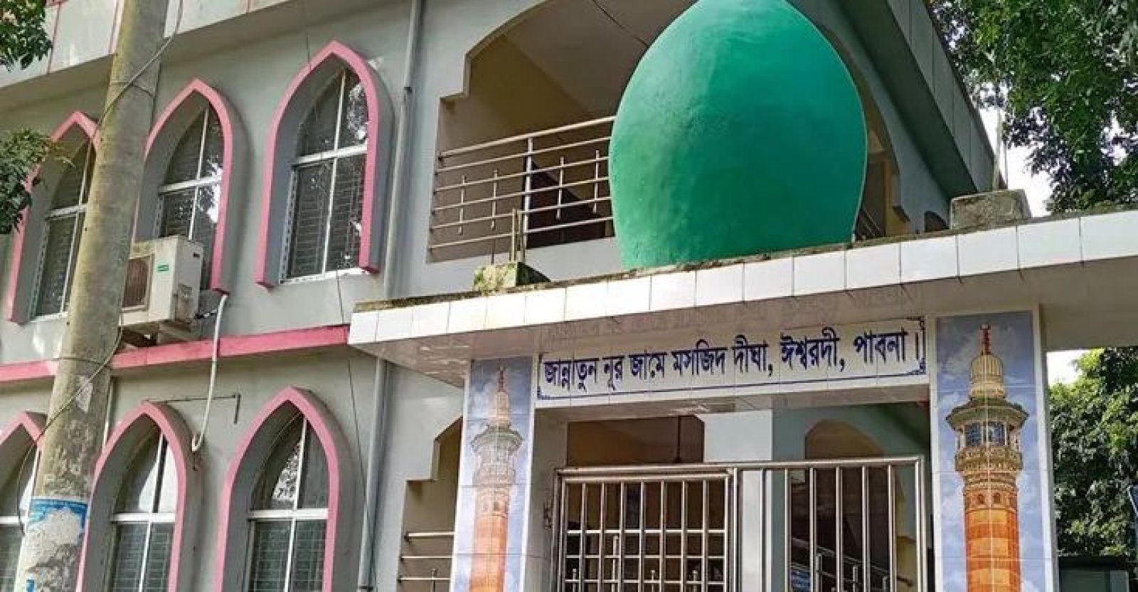 ঈশ্বরদীতে ইমাম-মুয়াজ্জিনের সরকারি সম্মানি ভাতার তালিকায় মসজিদ কমিটির নেতার নাম