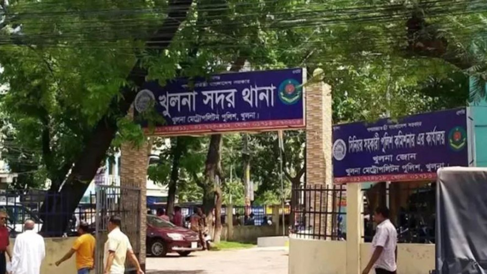 রাস্তায় যুবকের গুলিবিদ্ধ লাশ, পাশেই পড়ে আছে দামি মোটরসাইকেলটি